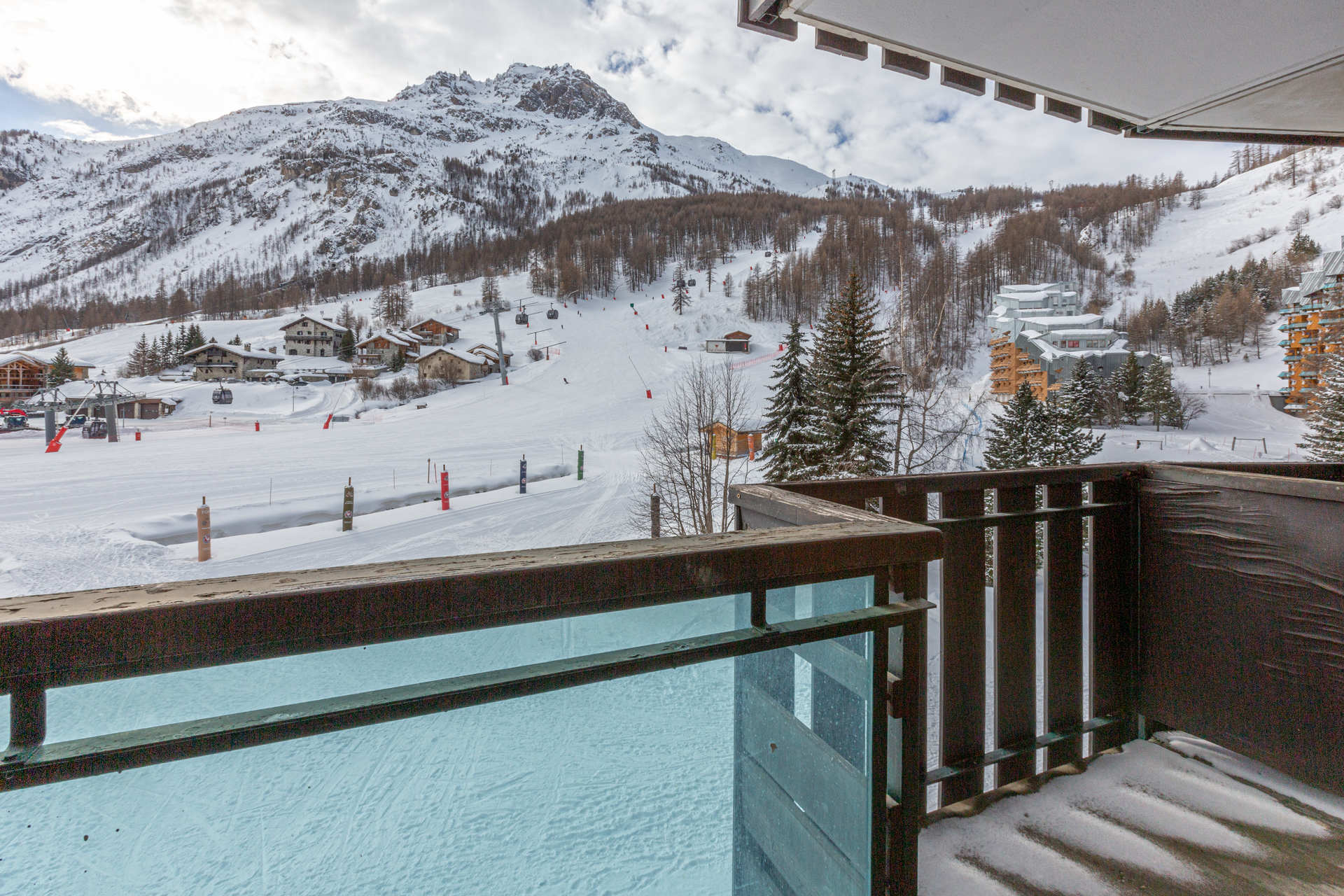 _lv_images__lot_0002340301_10_1455891