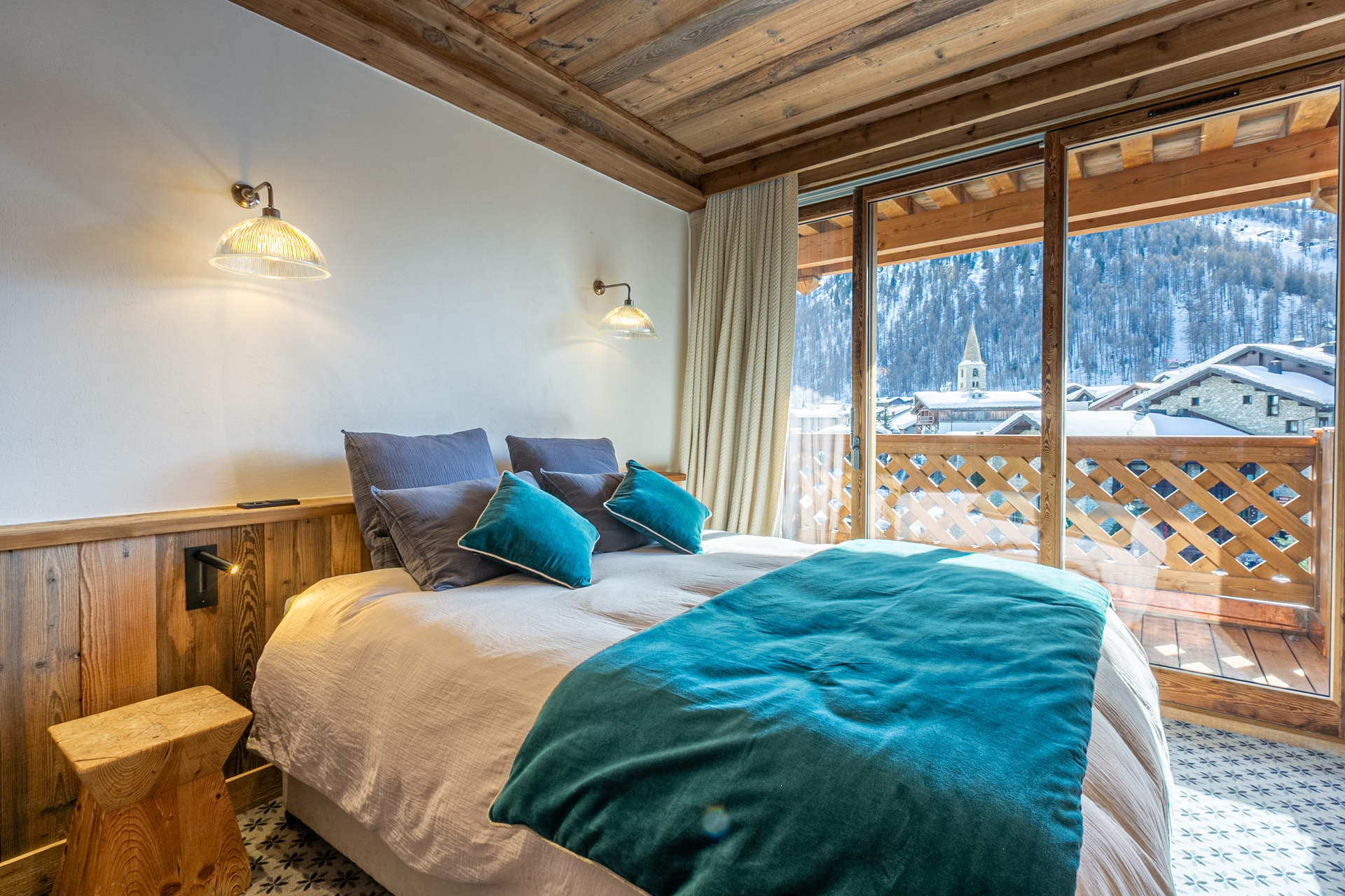 _lv_images__lot_0002340303_09_1454478