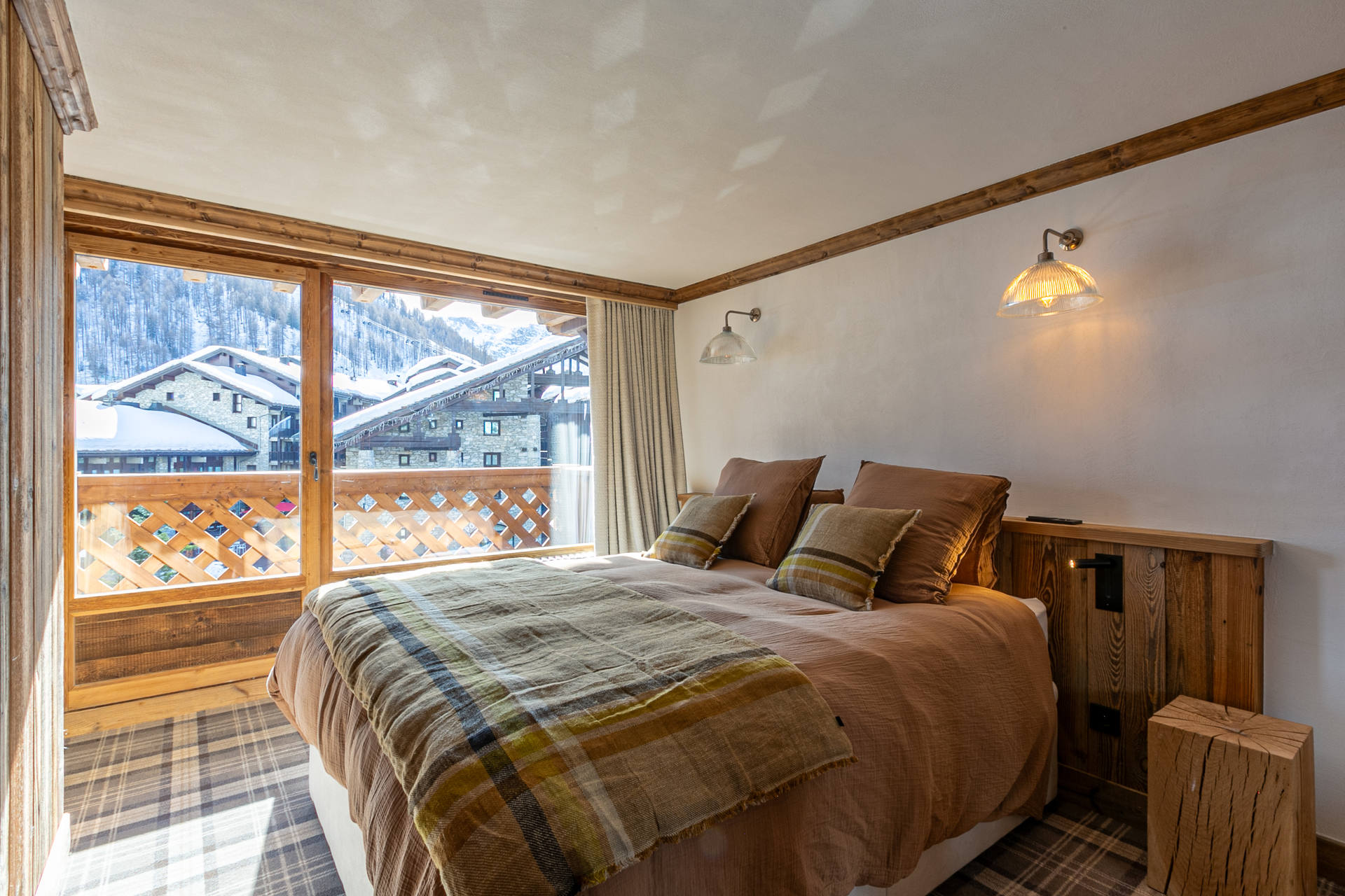 _lv_images__lot_0002340303_12_1454481