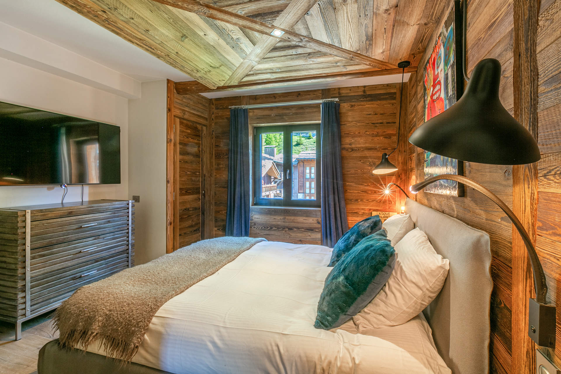 _lv_images__lot_0002340305_07_1454492