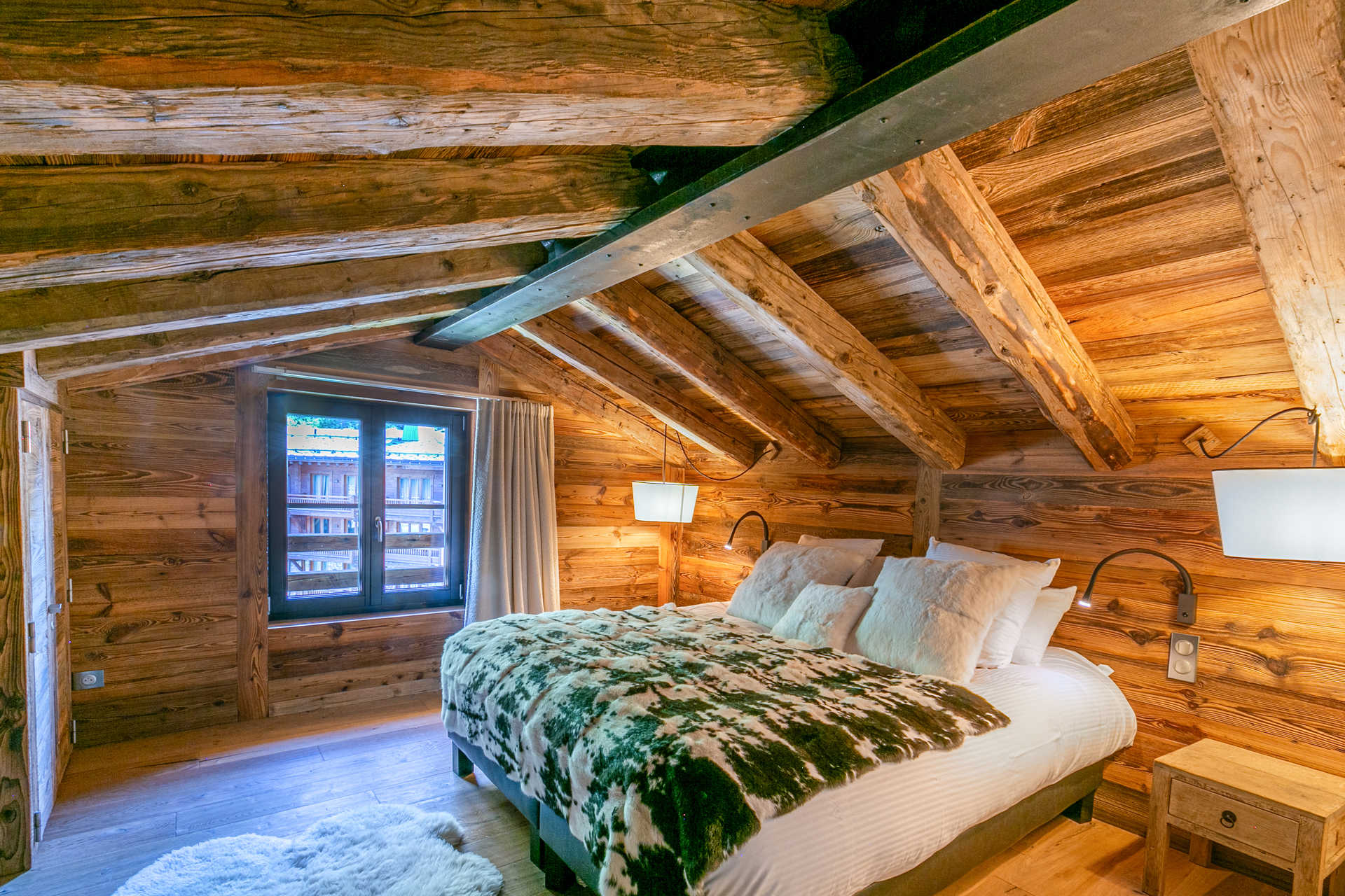 _lv_images__lot_0002340305_09_1454494