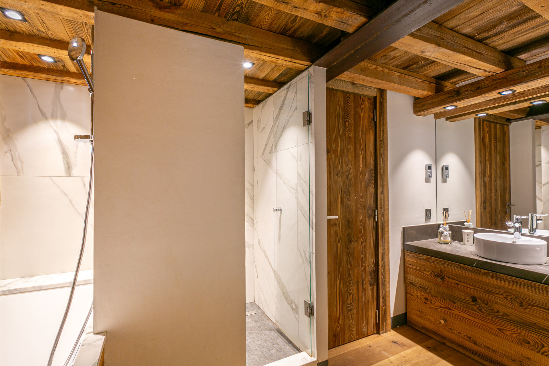 _lv_images__lot_0002340305_13_1454498