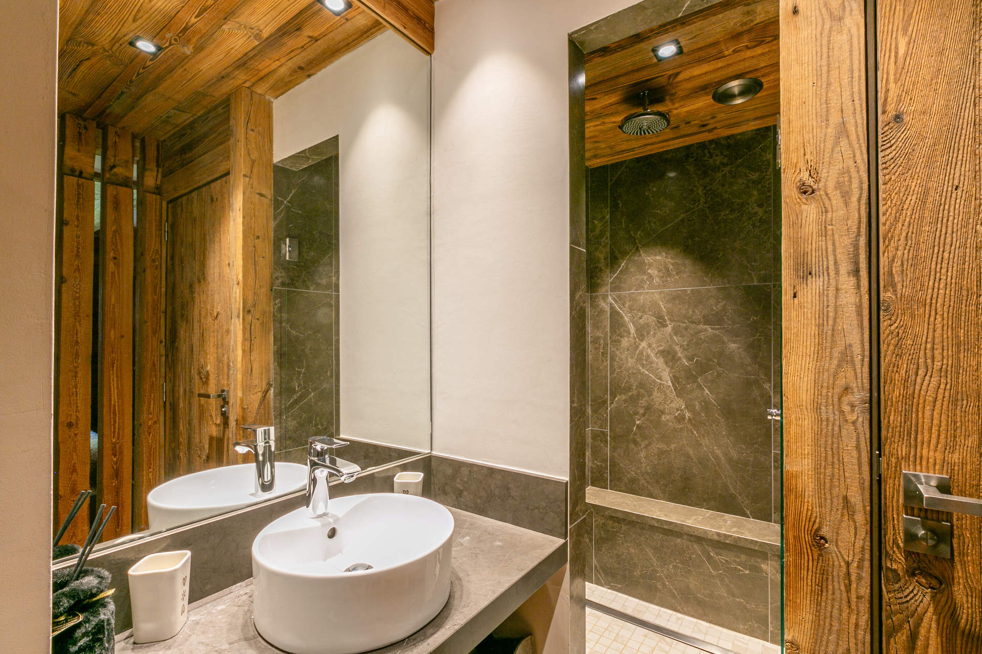 _lv_images__lot_0002340305_15_1454500