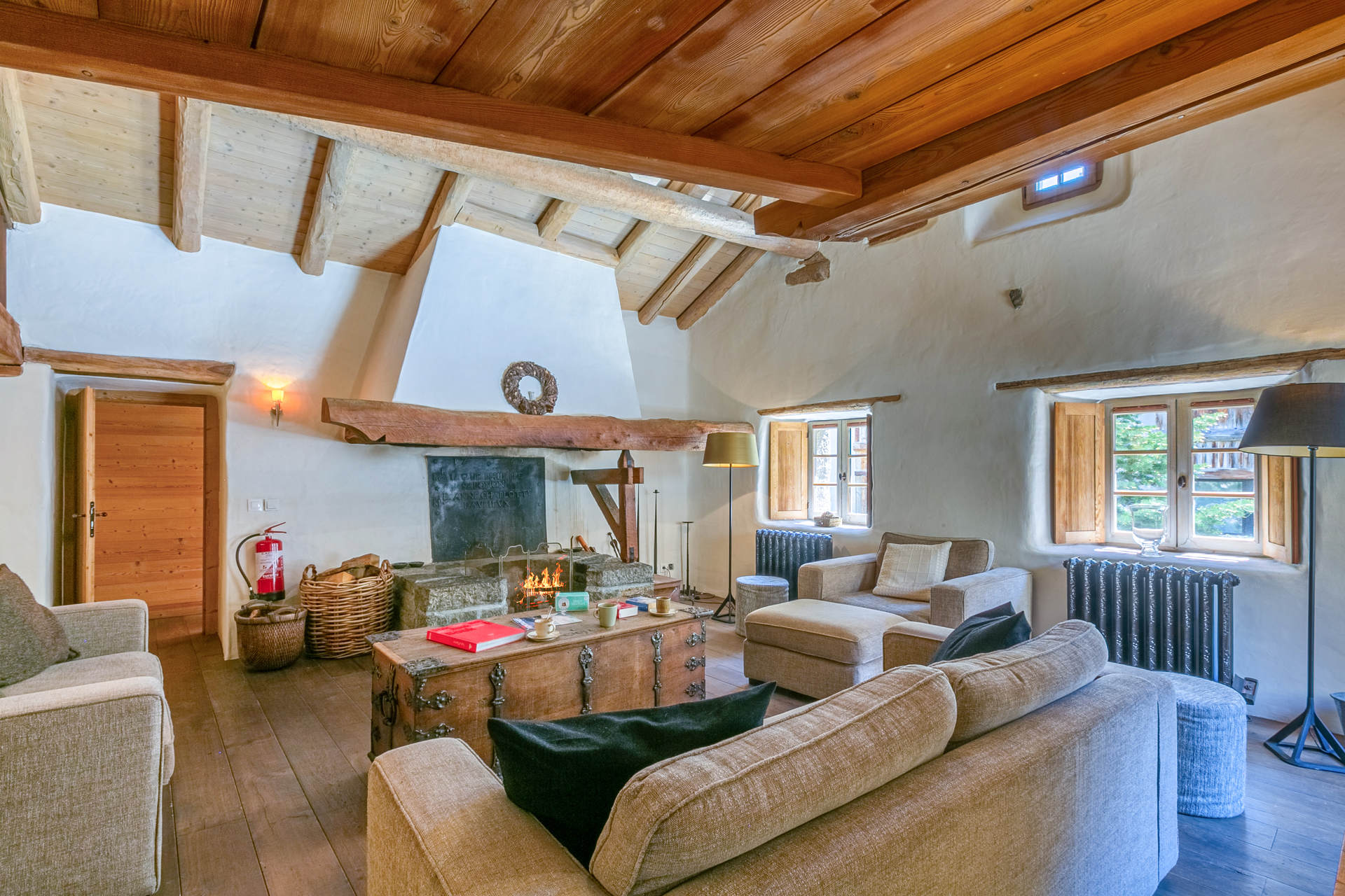 _lv_images__lot_0002340306_04_1456641