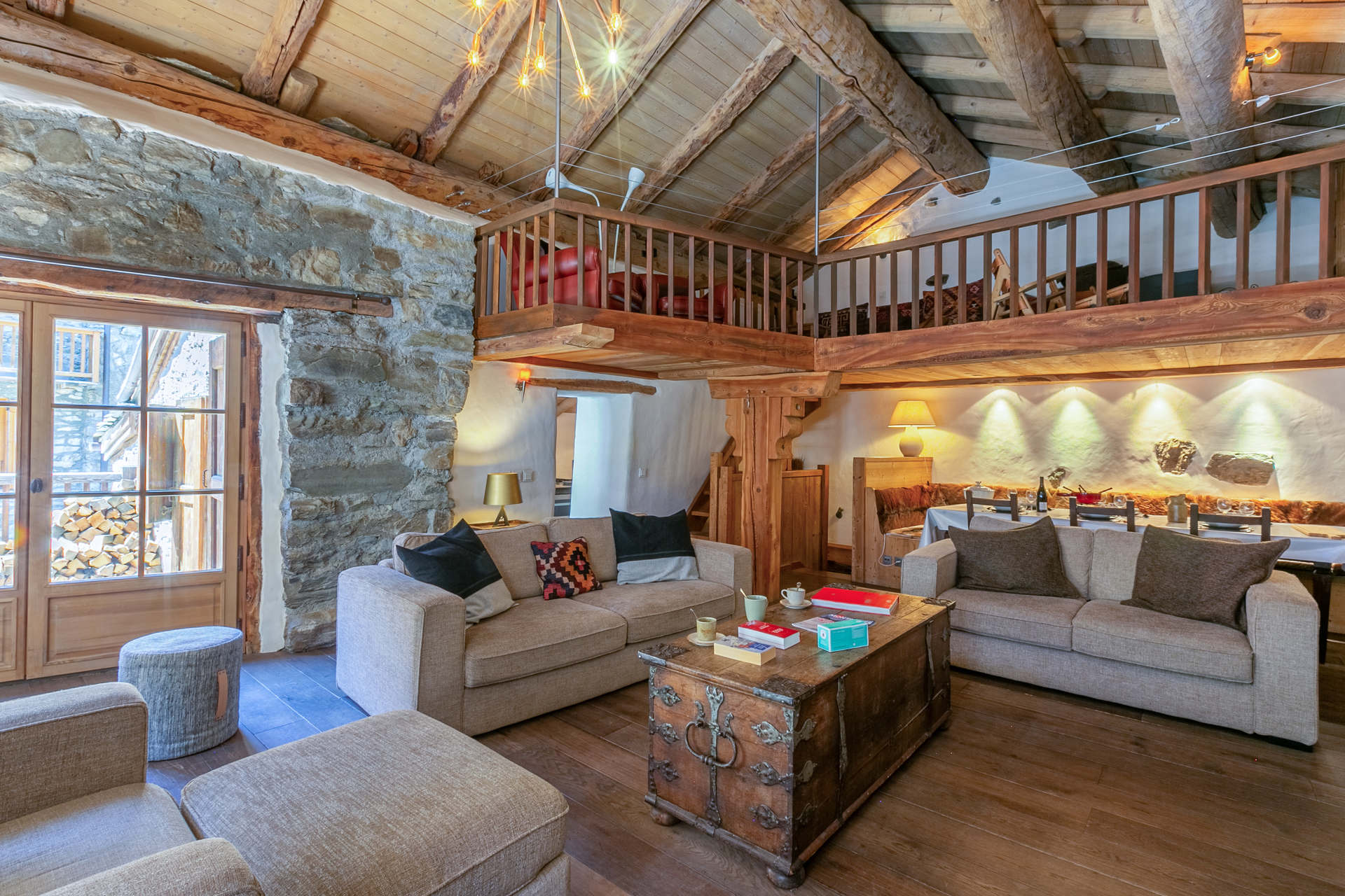 _lv_images__lot_0002340306_05_1456642