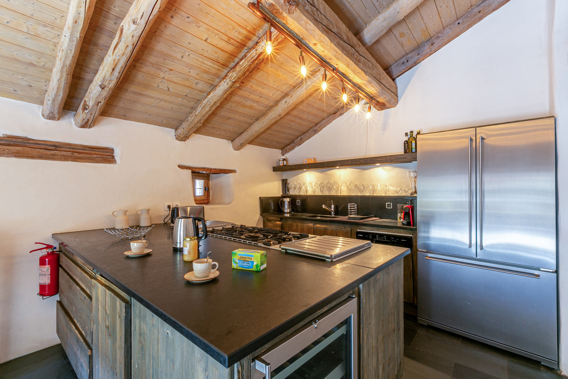 _lv_images__lot_0002340306_10_1456647