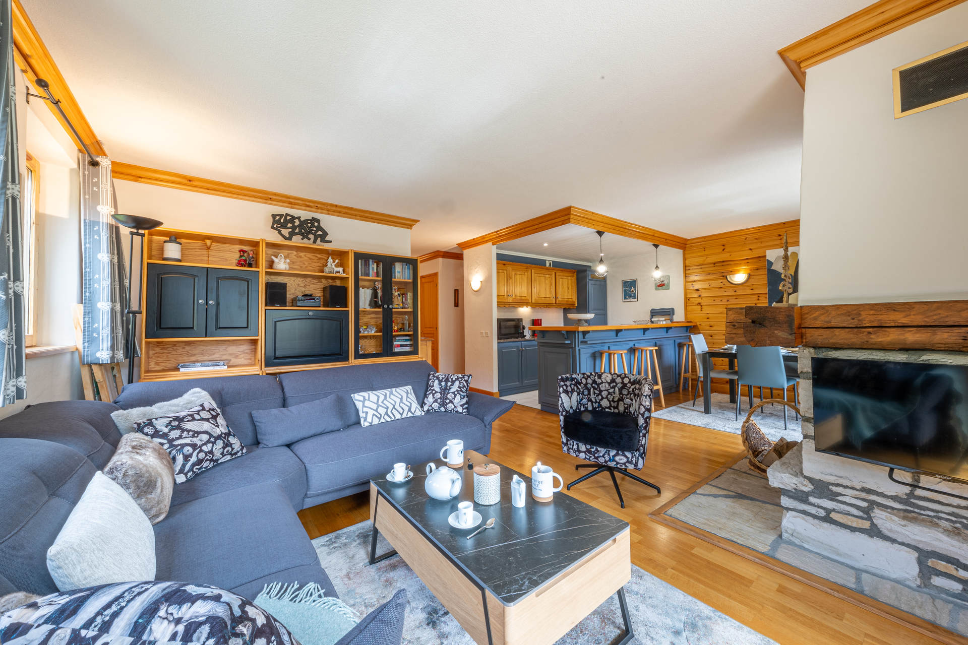 _lv_images__lot_0002340307_02_1456453