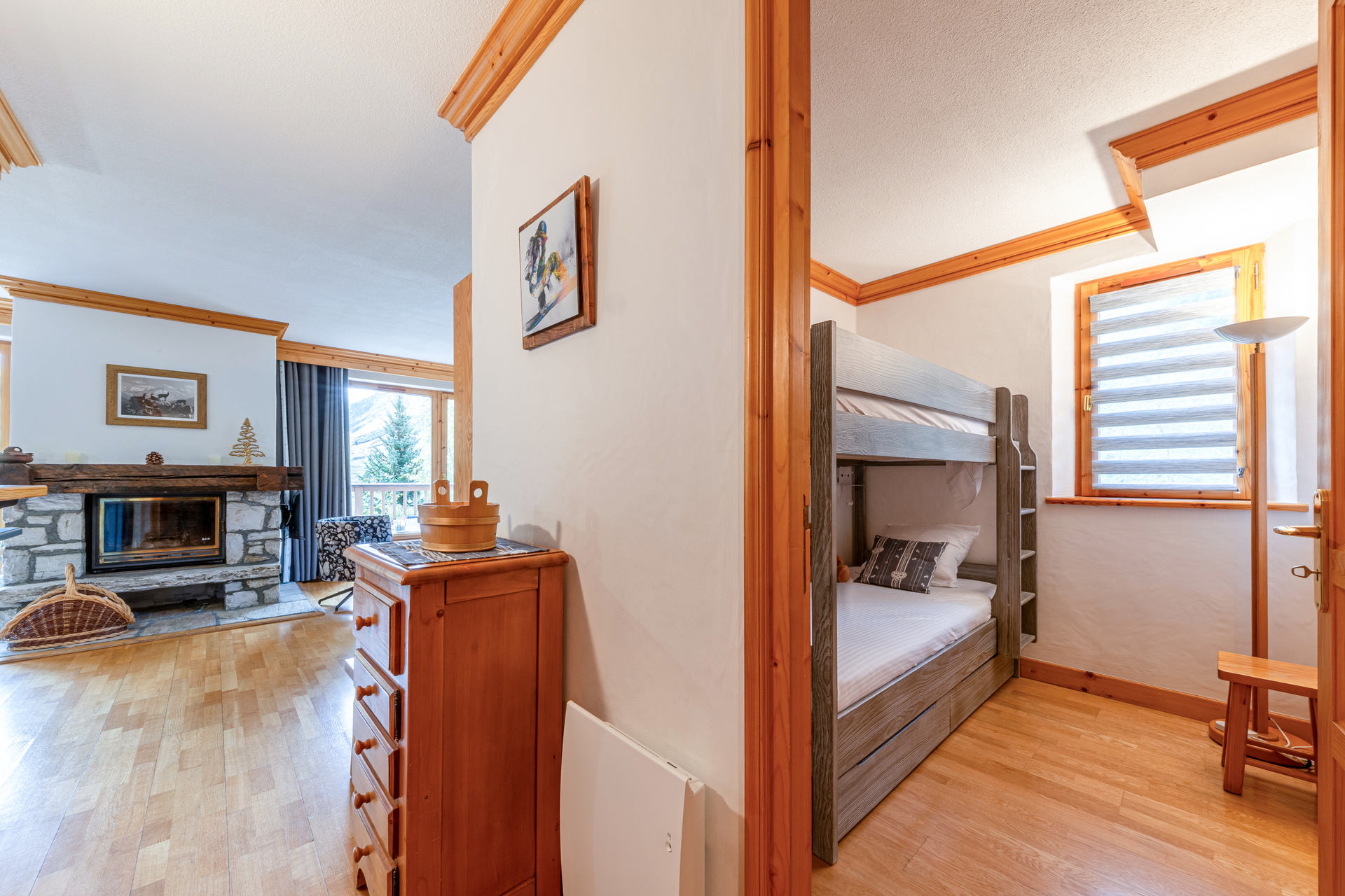 _lv_images__lot_0002340307_15_1456466