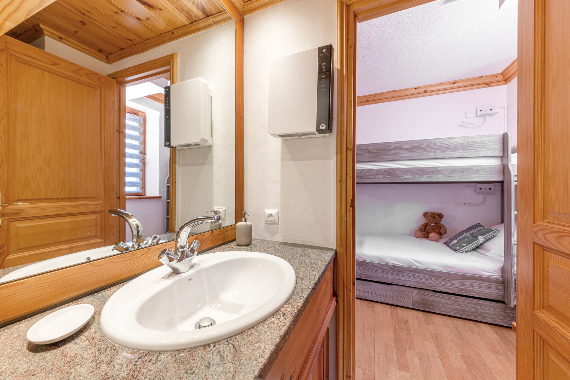 _lv_images__lot_0002340307_16_1456467