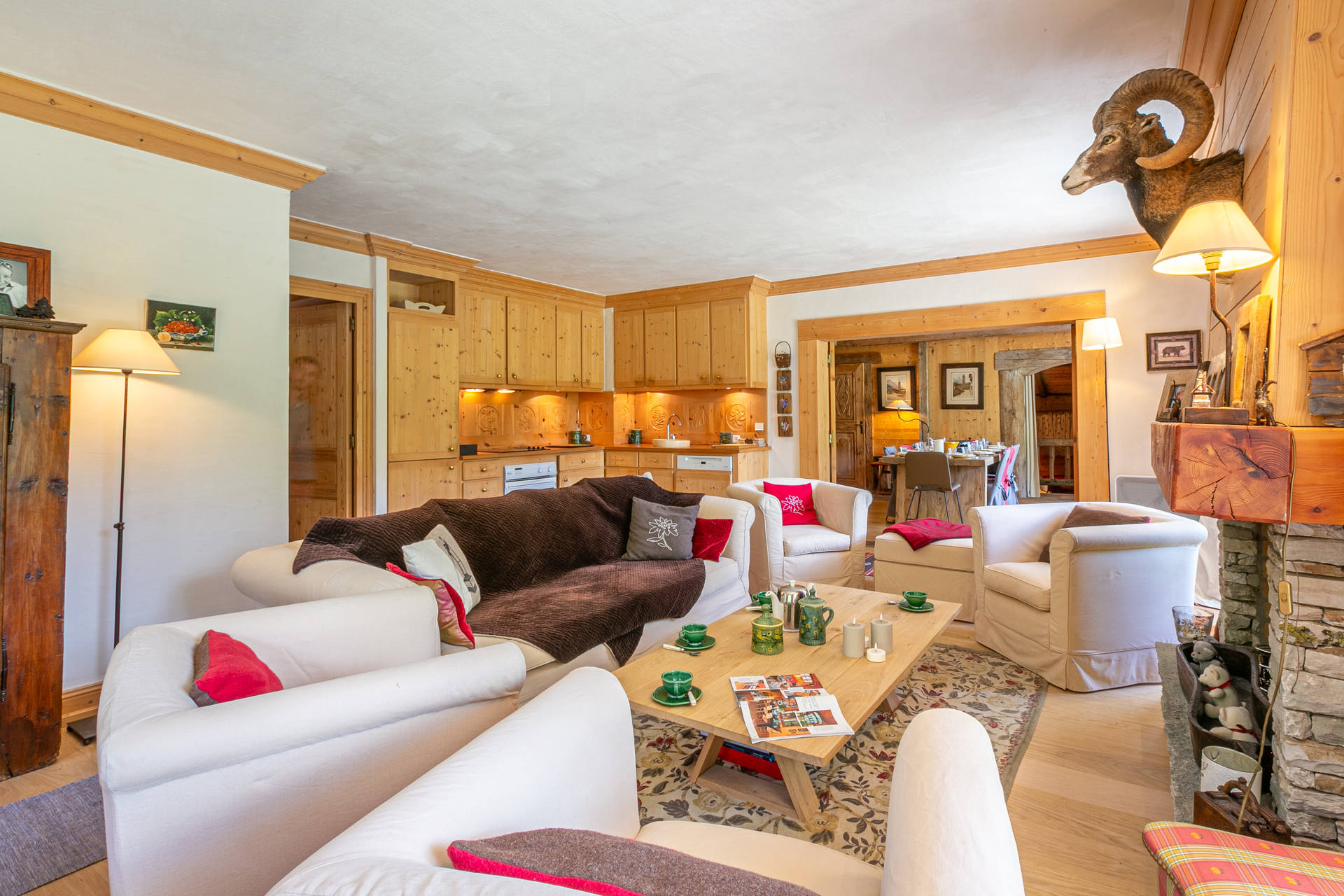 _lv_images__lot_0002340310_03_1454360