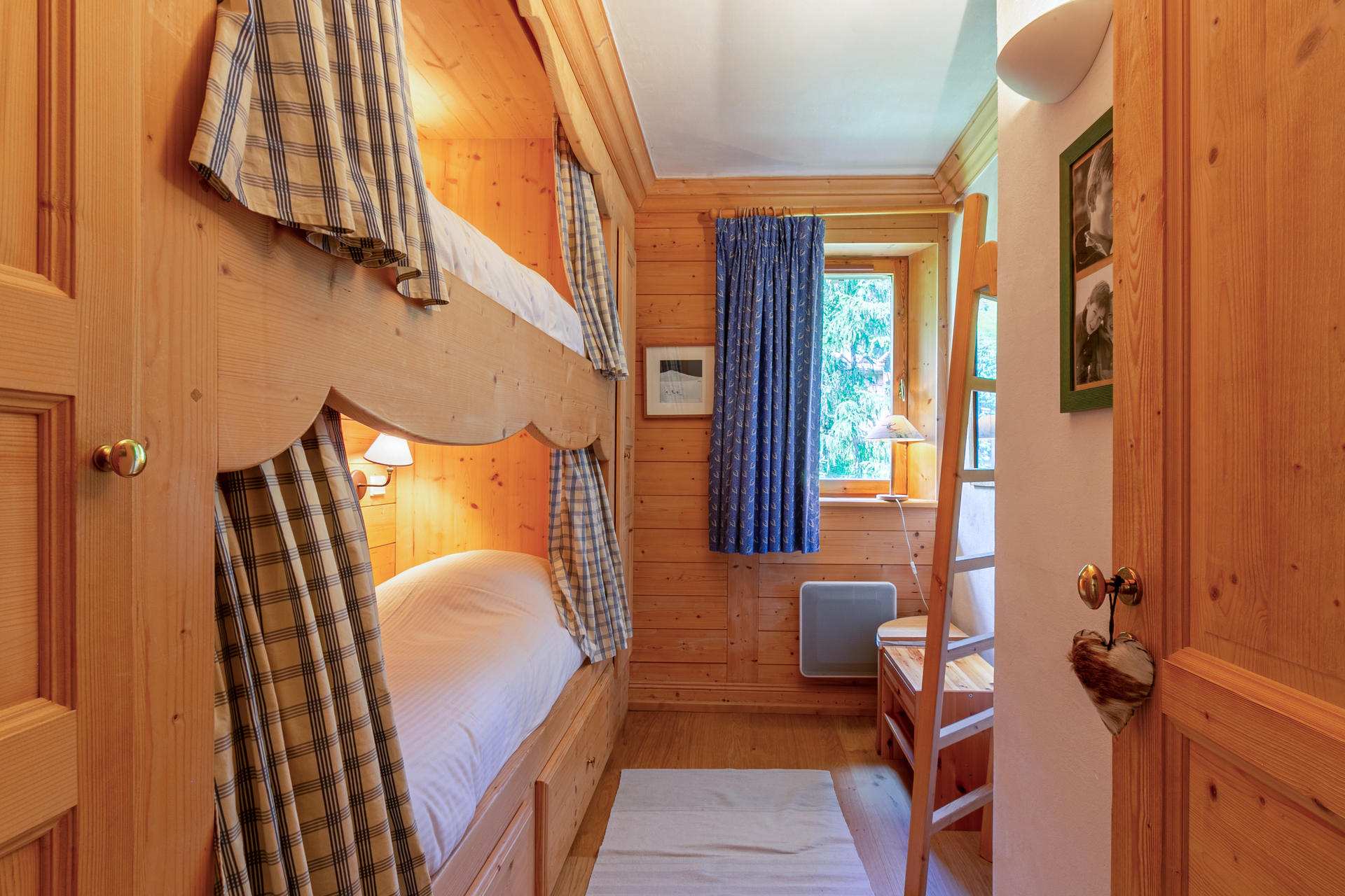 _lv_images__lot_0002340310_16_1454373