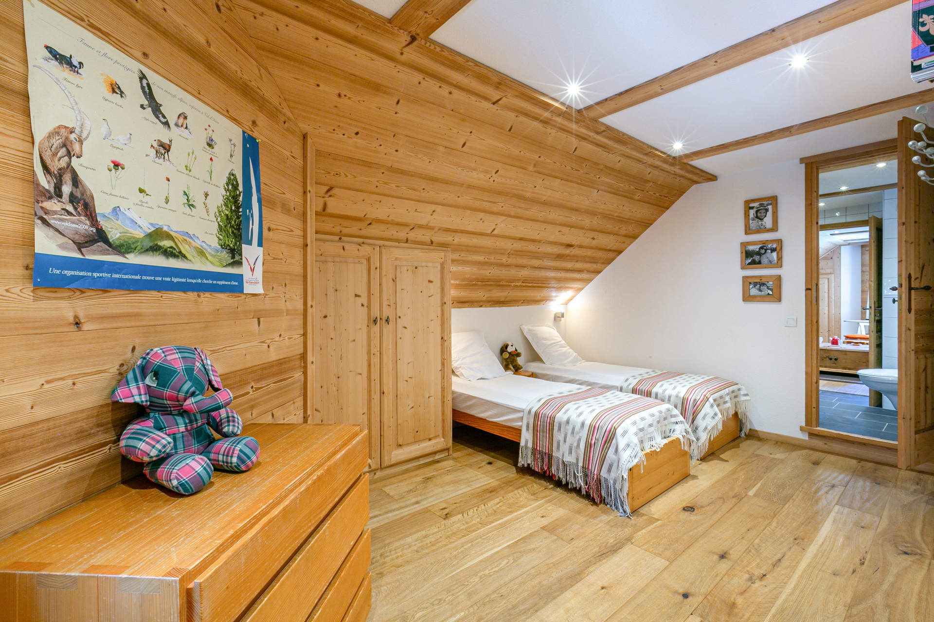 _lv_images__lot_0002340311_10_1455045