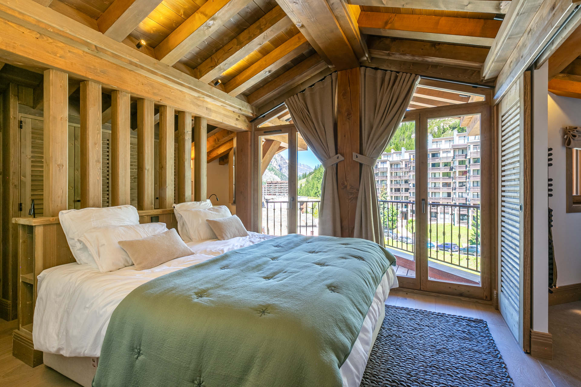 _lv_images__lot_0002340312_16_1454405