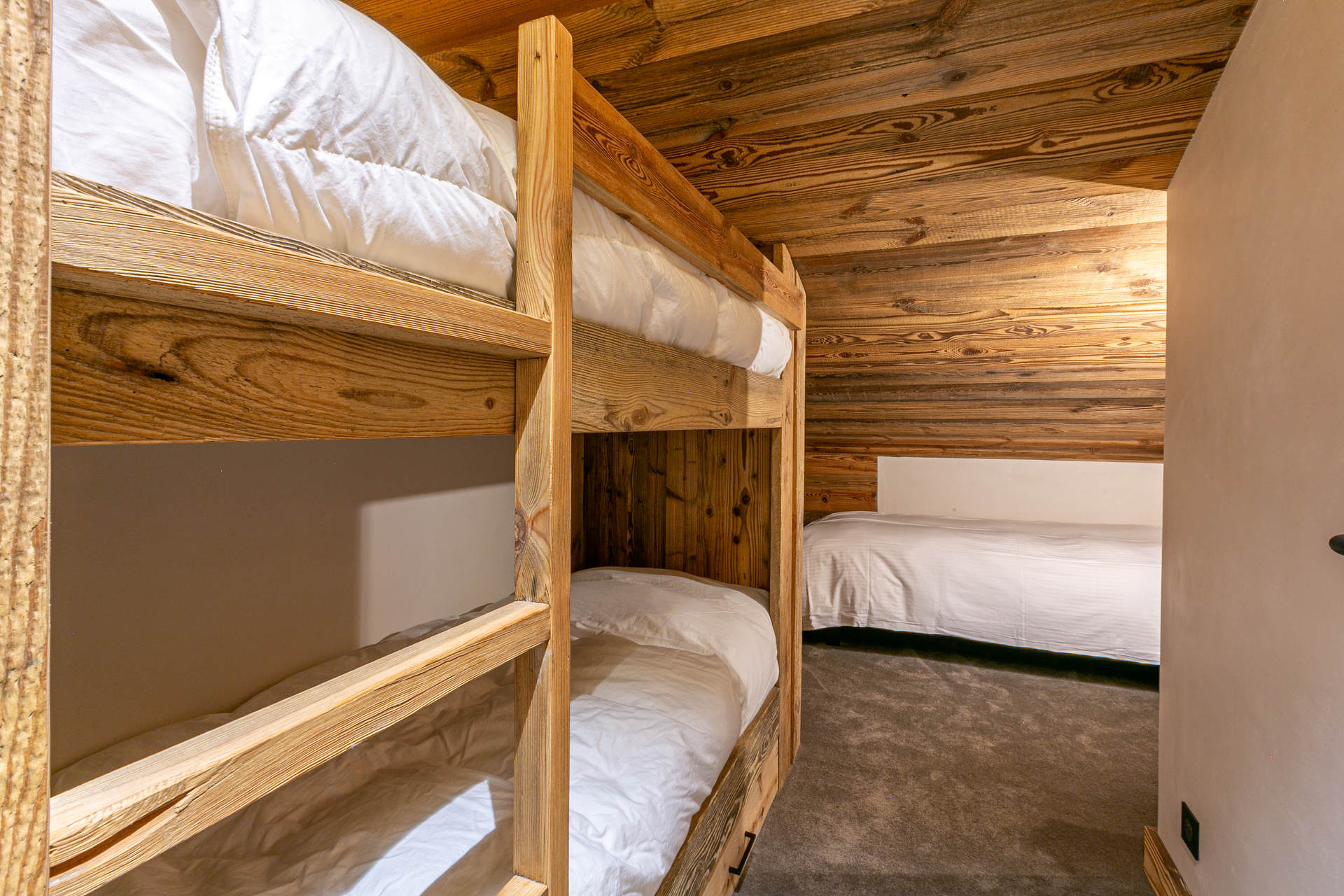 _lv_images__lot_0002340318_12_1456618