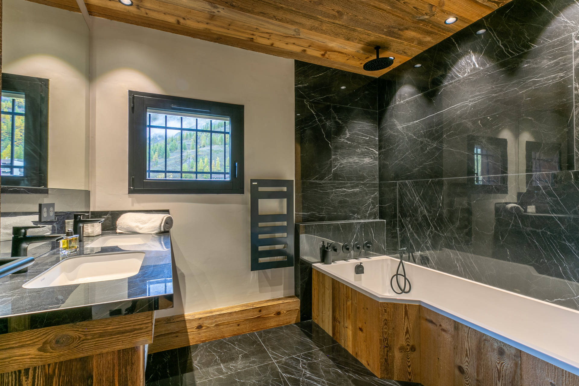 _lv_images__lot_0002340318_15_1456621