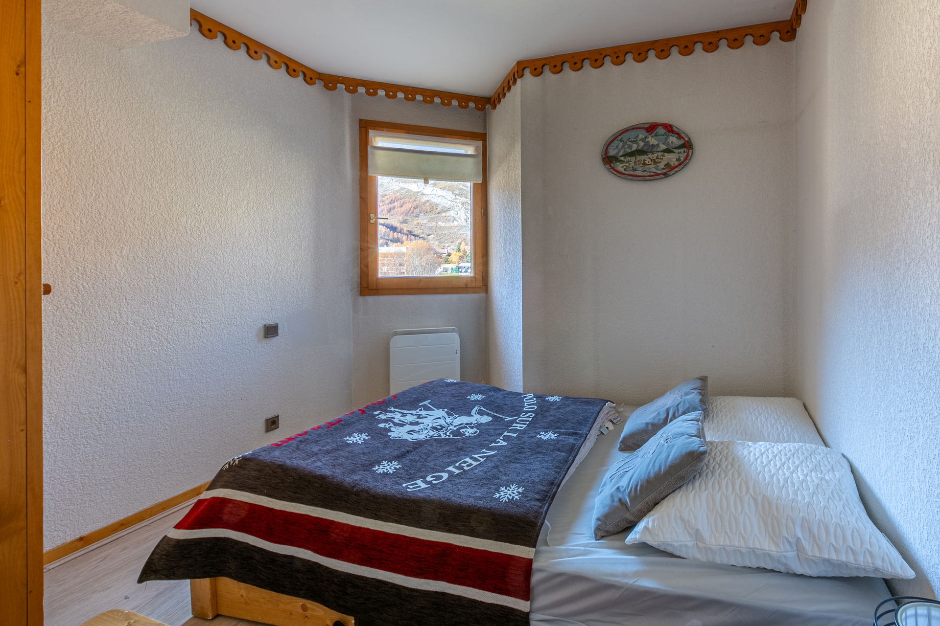 _lv_images__lot_0002340319_06_1457179