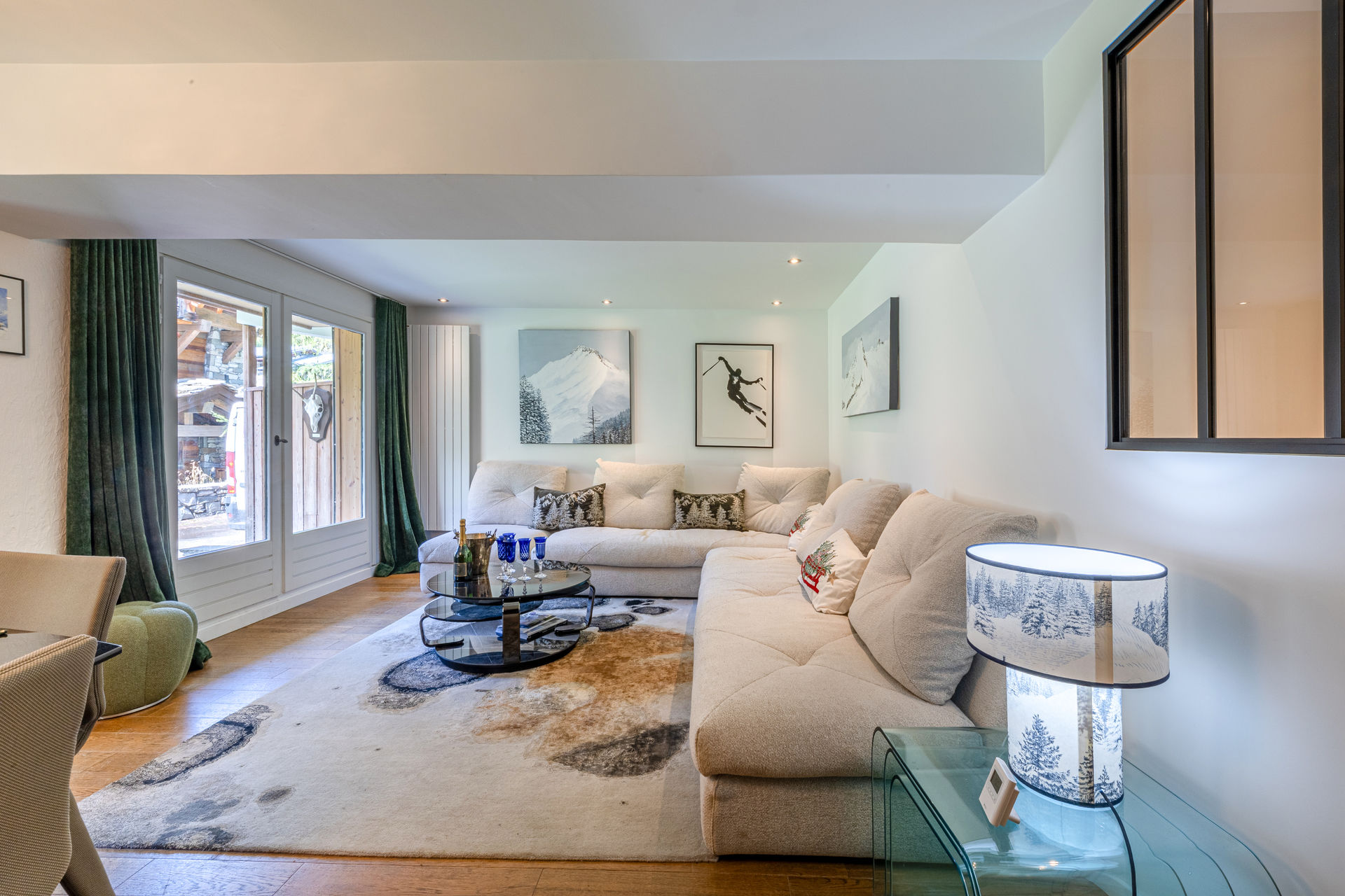 _lv_images__lot_0002340323_02_1454645