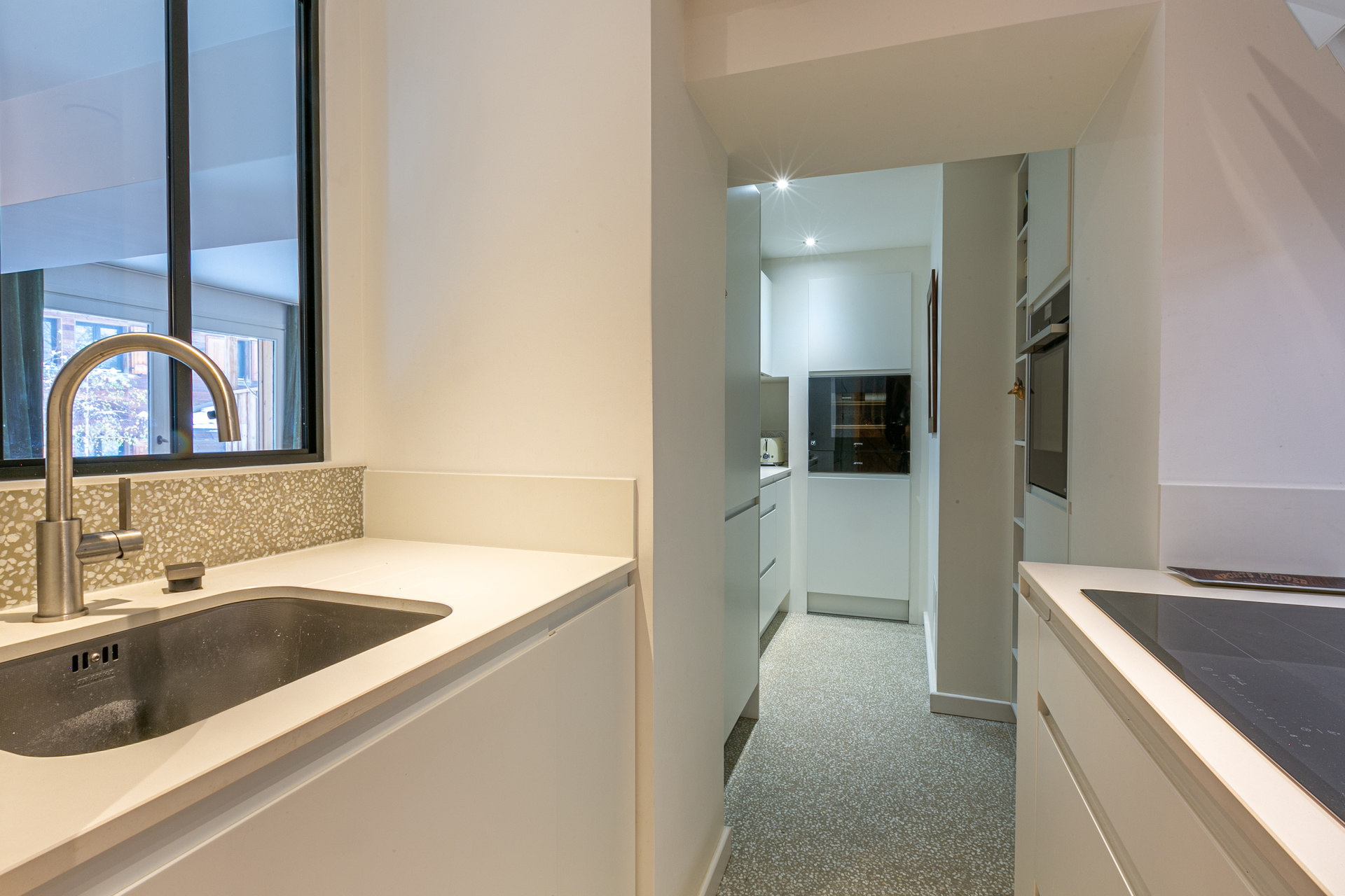 _lv_images__lot_0002340323_06_1454649