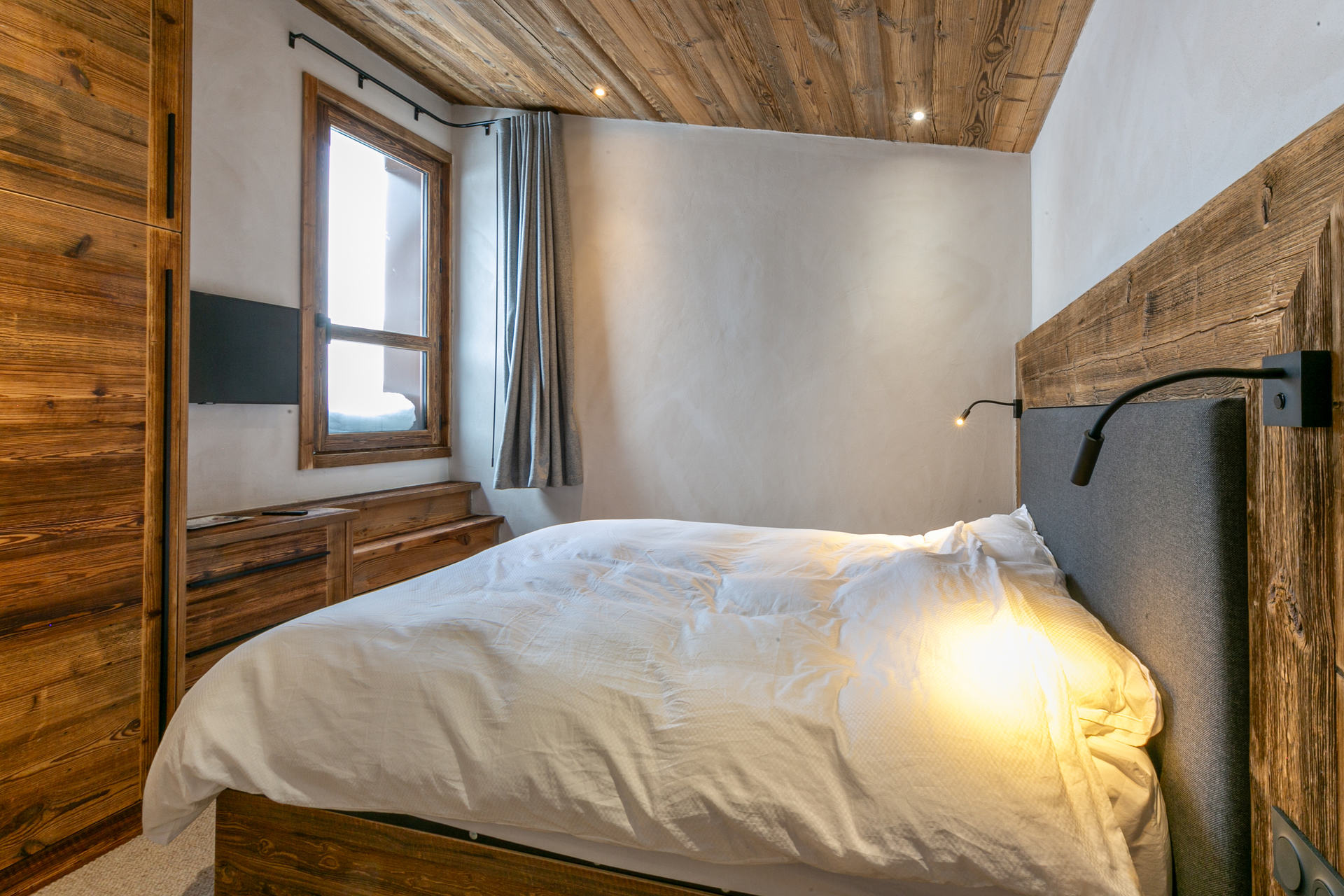 _lv_images__lot_0002340325_11_1455407