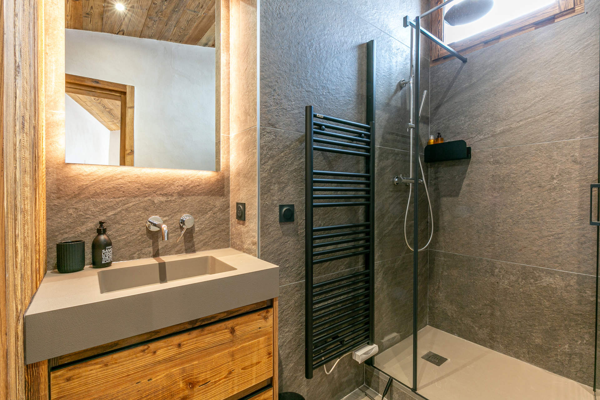 _lv_images__lot_0002340325_12_1455408