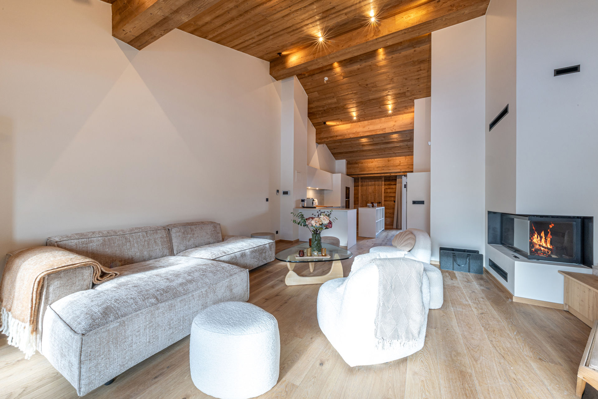 _lv_images__lot_0002340328_02_1454707