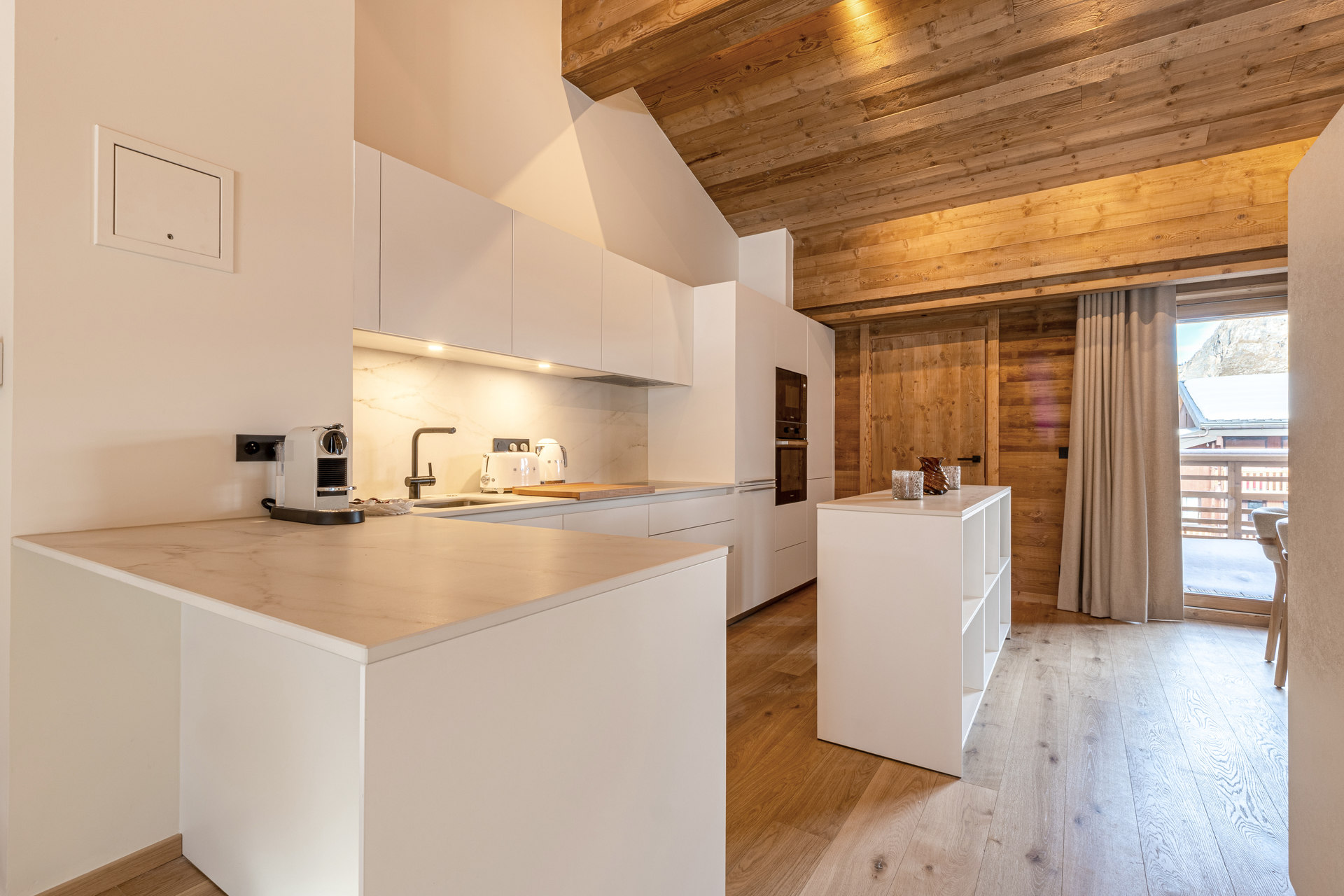 _lv_images__lot_0002340328_04_1454709