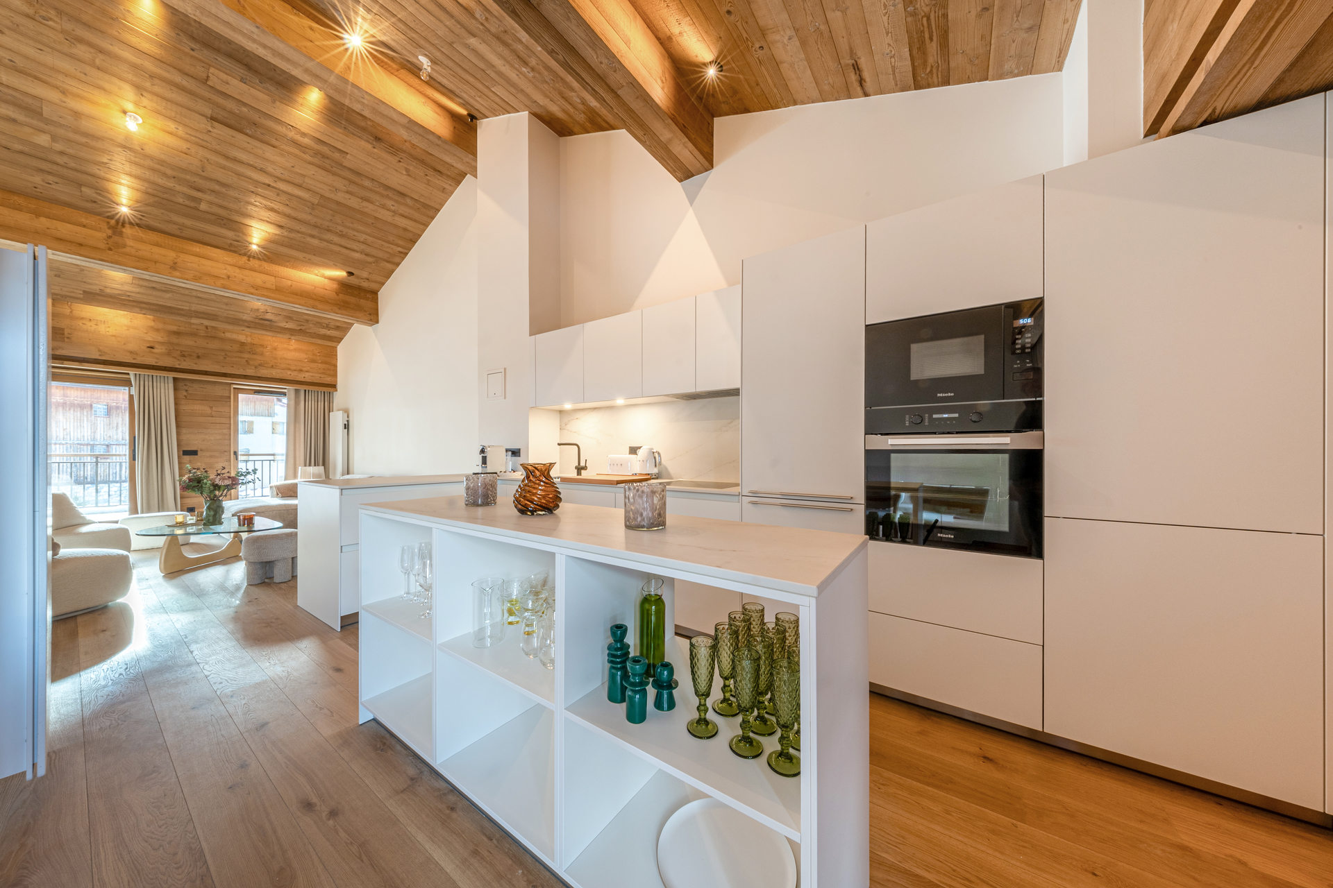 _lv_images__lot_0002340328_05_1454710