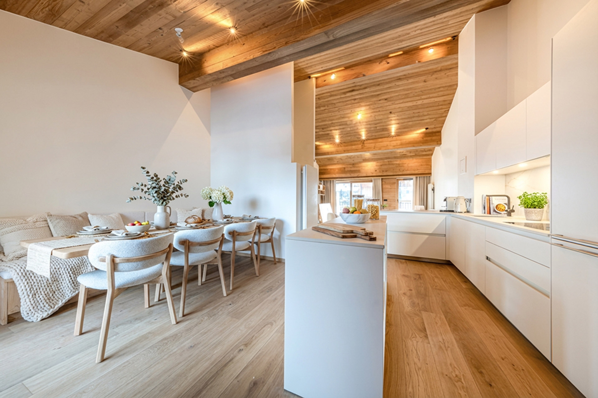 _lv_images__lot_0002340328_06_1454711