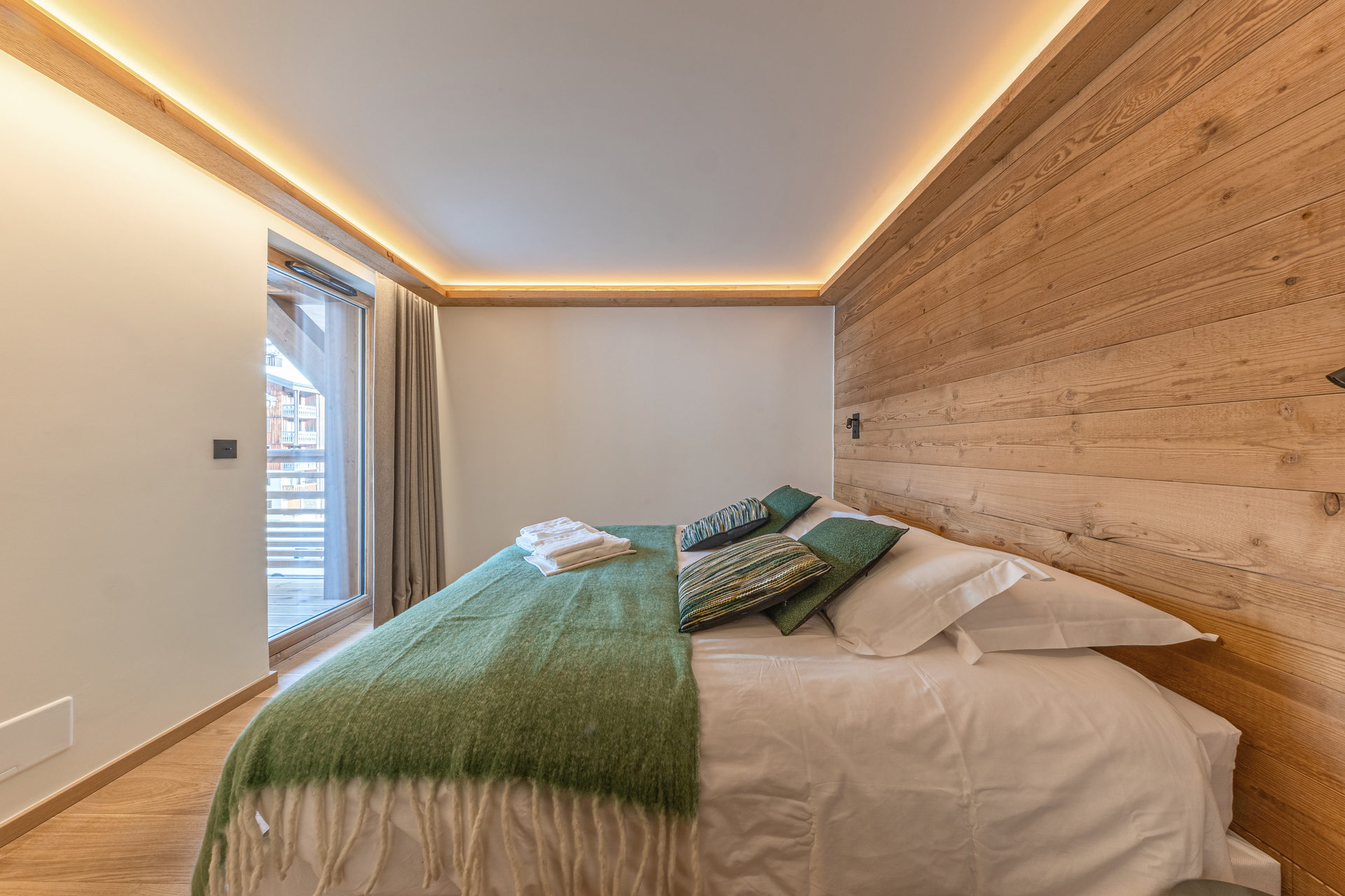 _lv_images__lot_0002340328_10_1454715