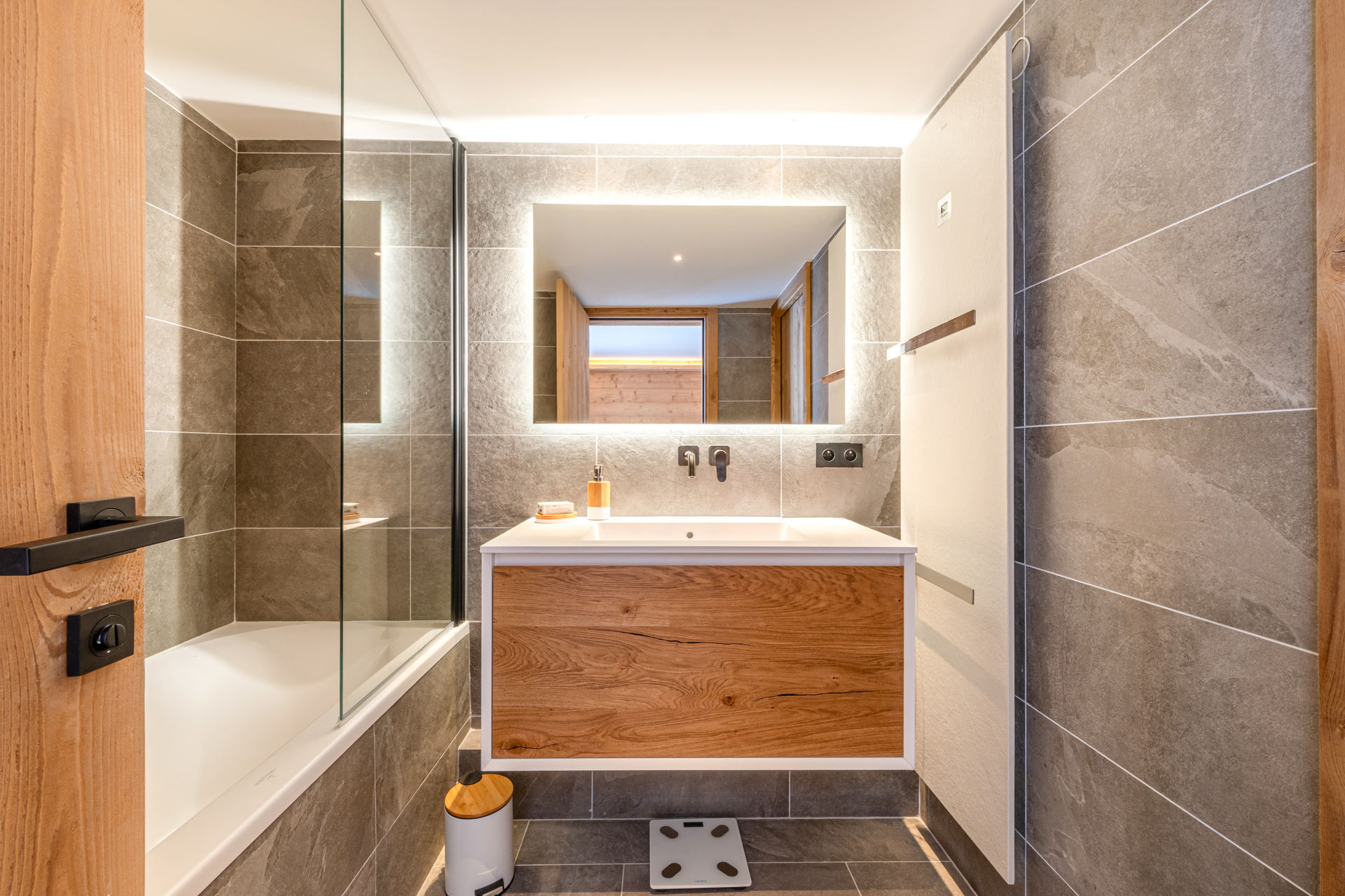 _lv_images__lot_0002340328_13_1454718