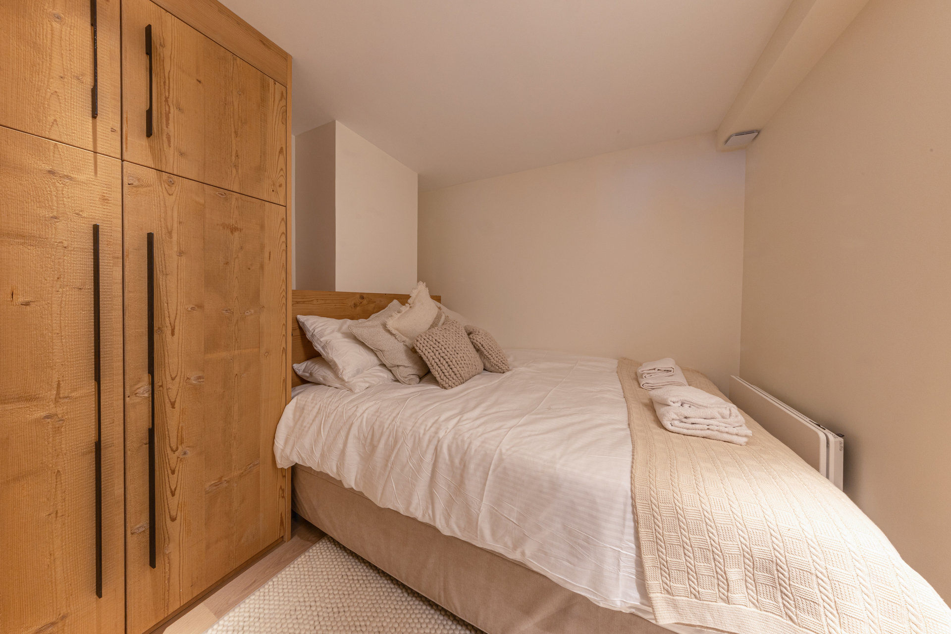 _lv_images__lot_0002340329_07_1455116