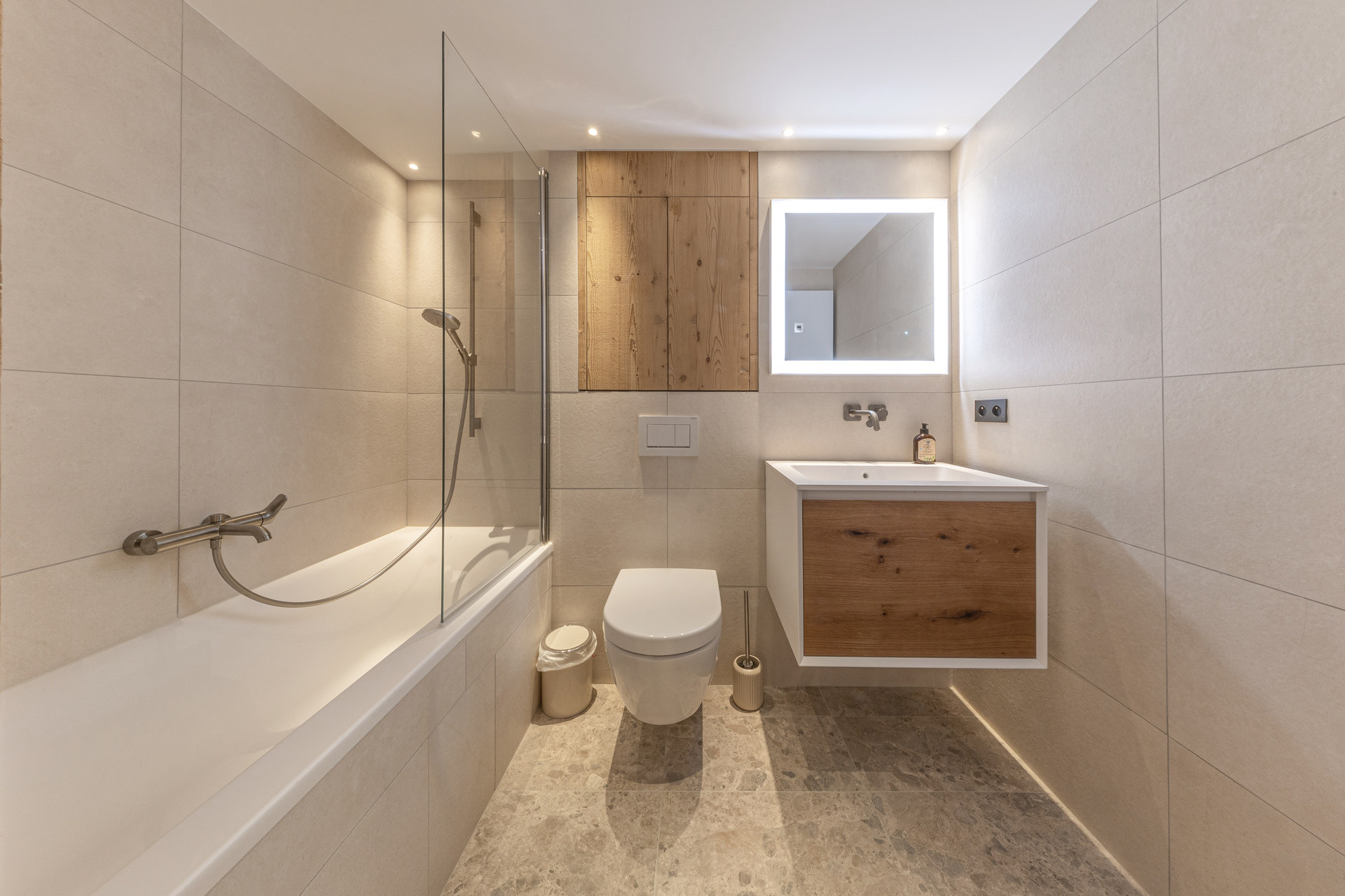 _lv_images__lot_0002340329_09_1455118