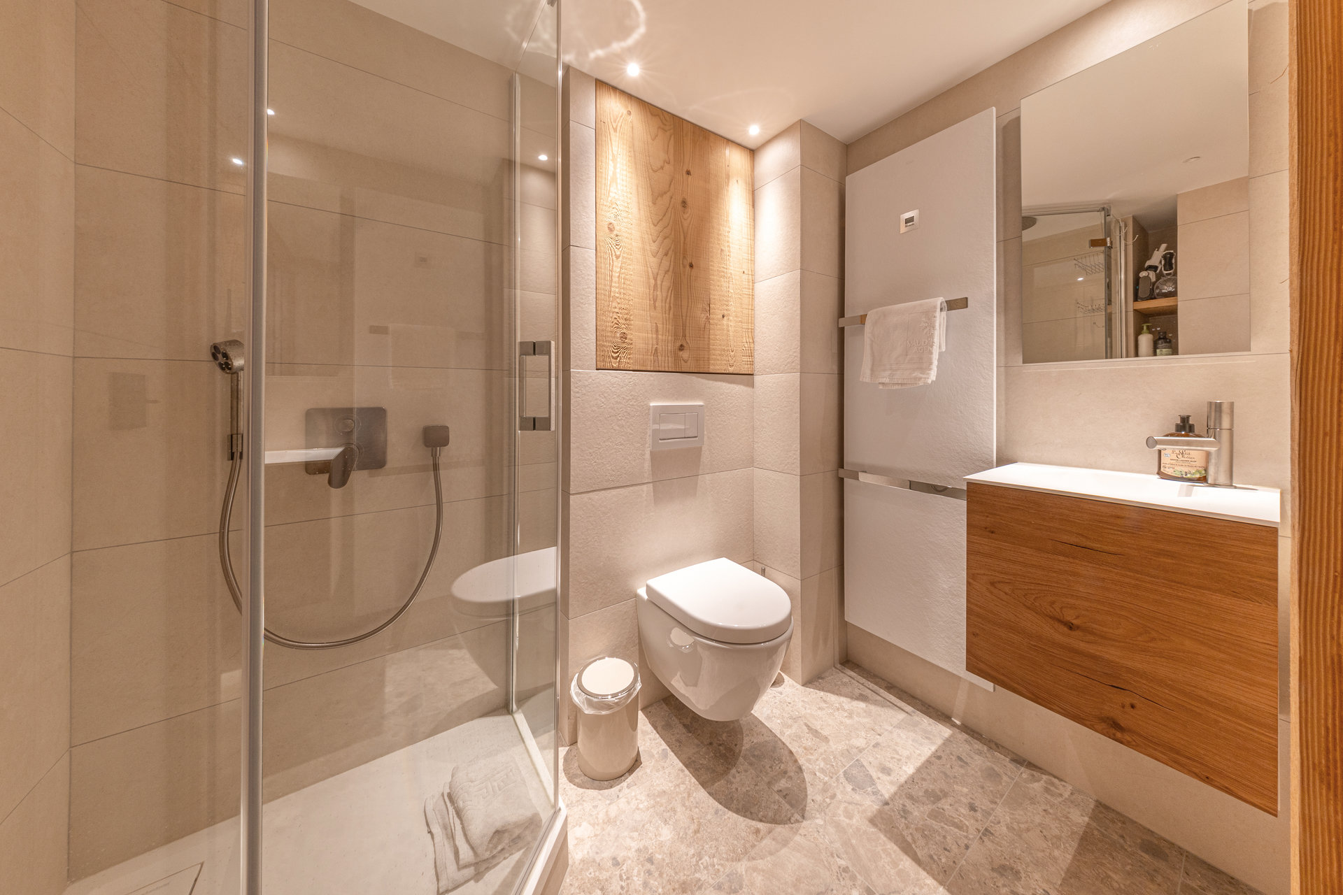 _lv_images__lot_0002340329_11_1455120