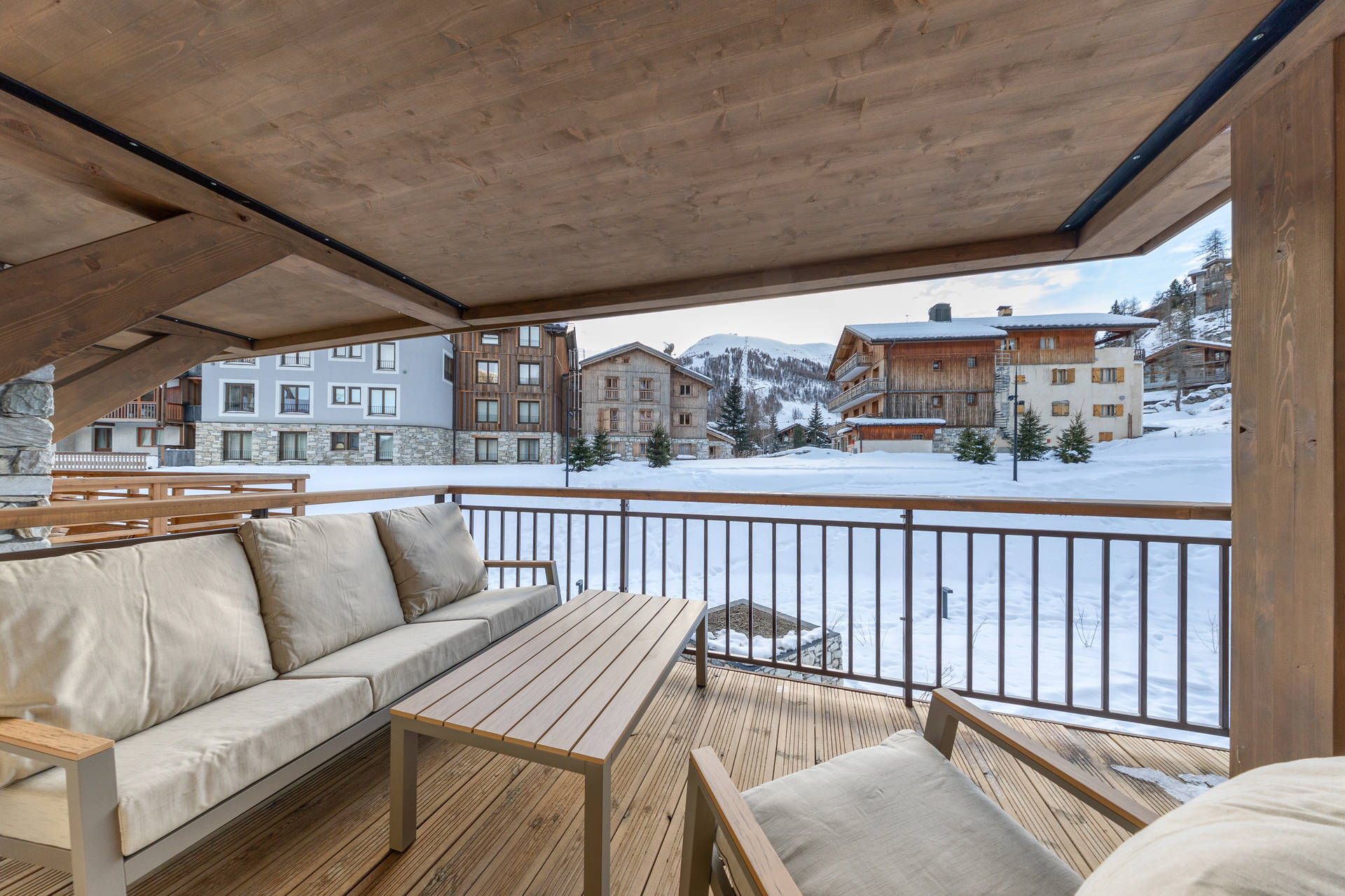 _lv_images__lot_0002340329_14_1455123