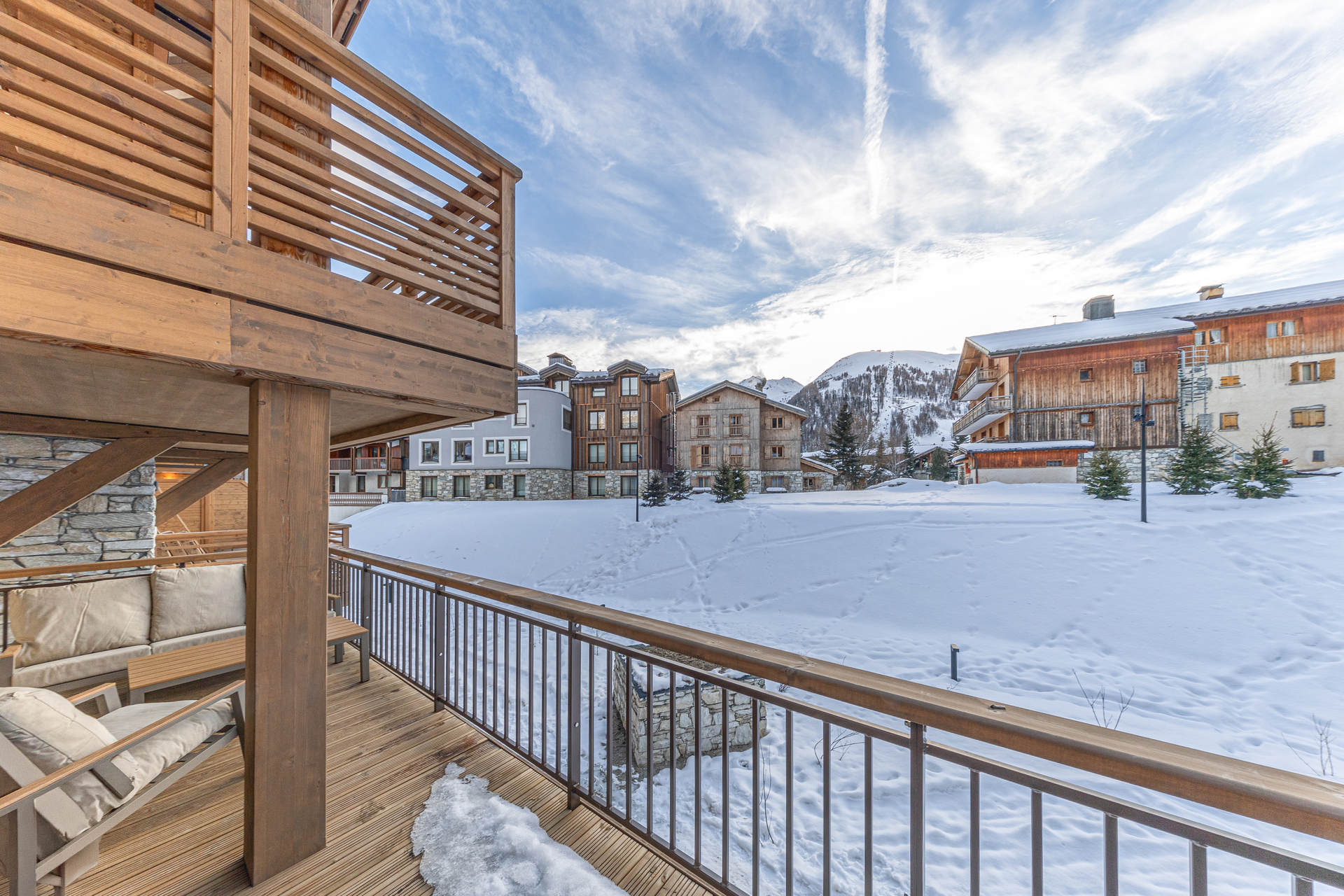 _lv_images__lot_0002340329_15_1455124