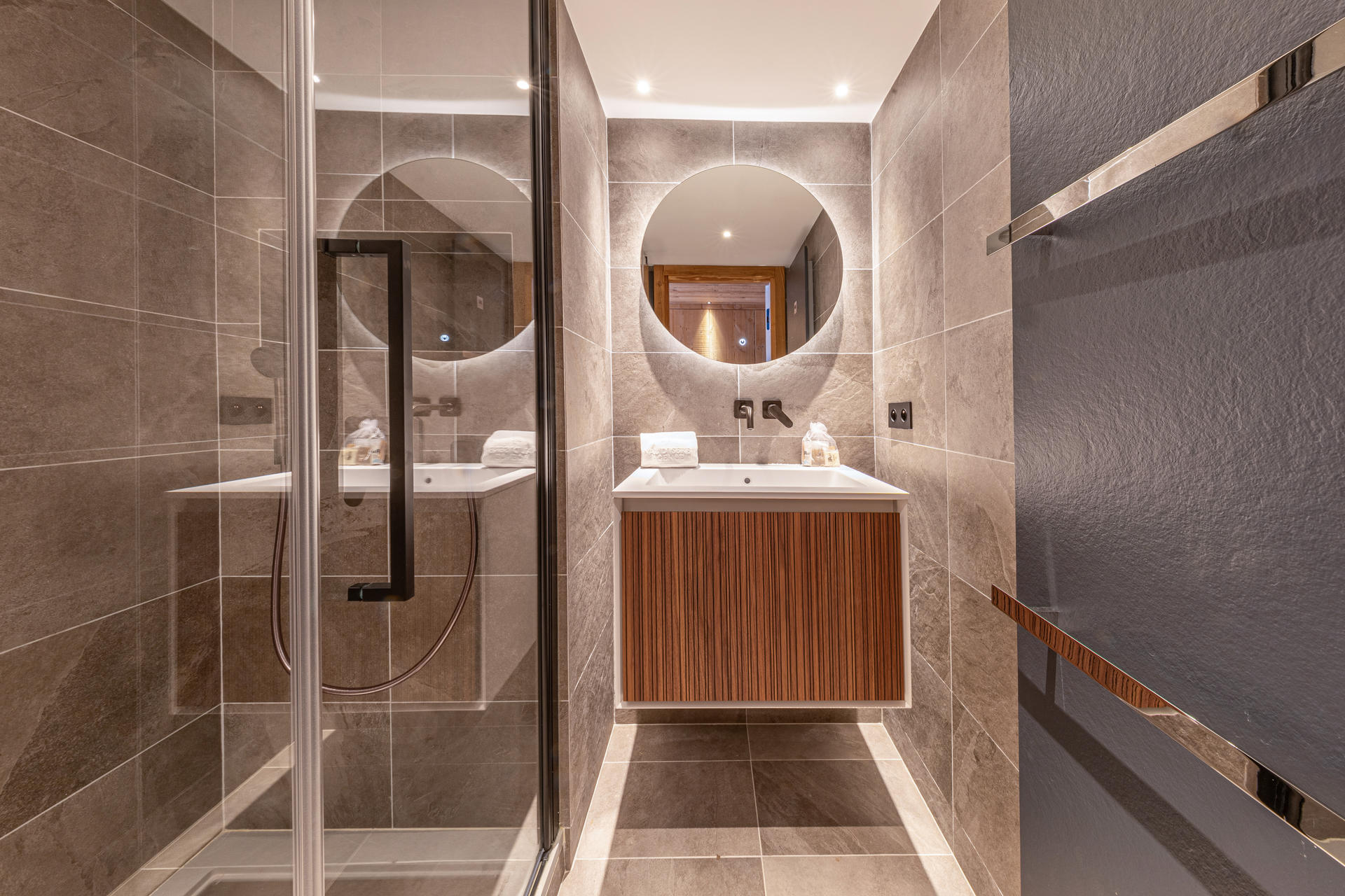 _lv_images__lot_0002340333_10_1454969