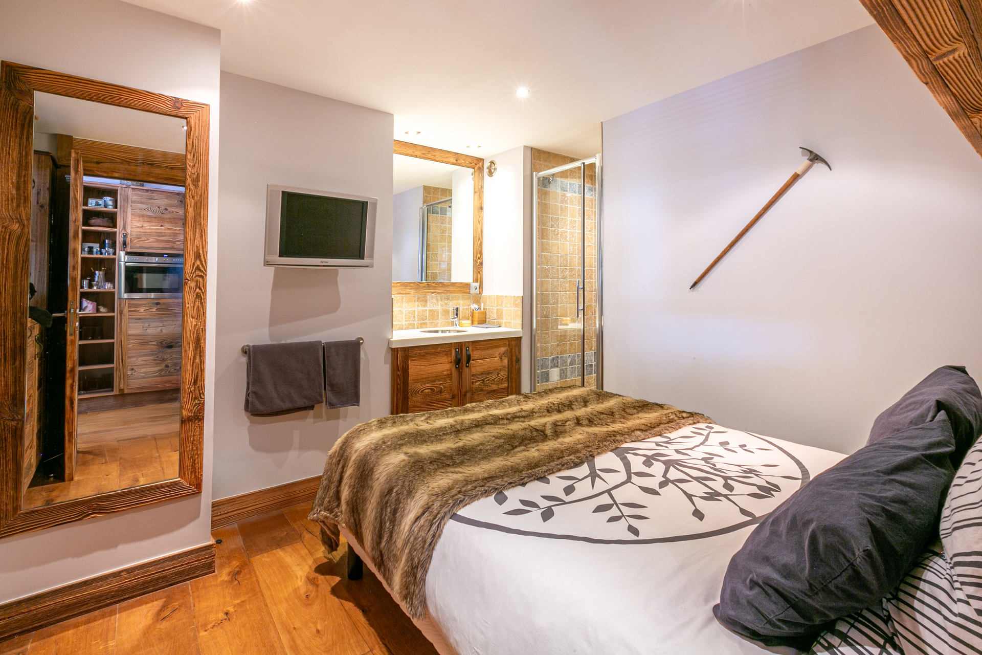 _lv_images__lot_0002340339_08_1456888