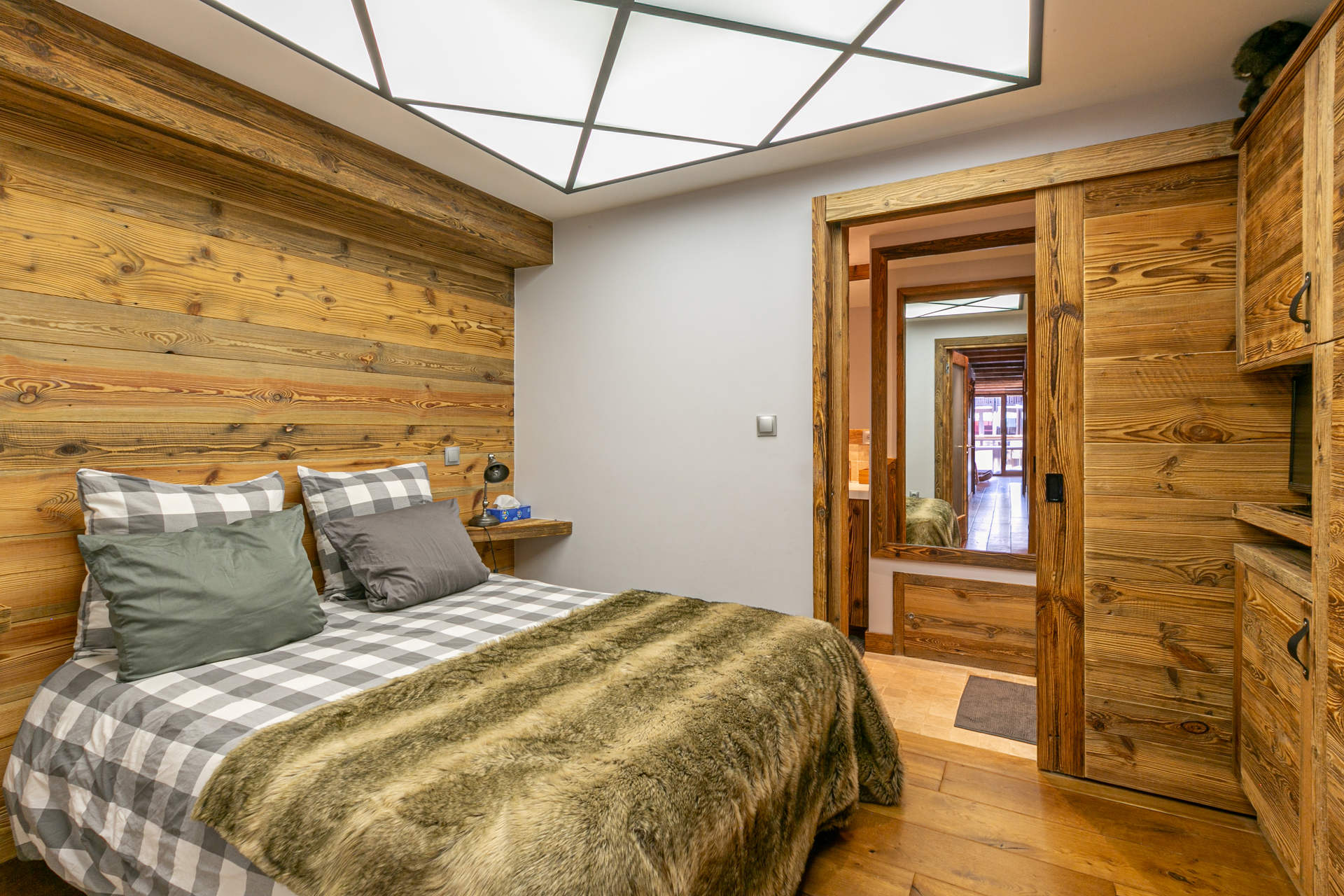 _lv_images__lot_0002340339_09_1456889