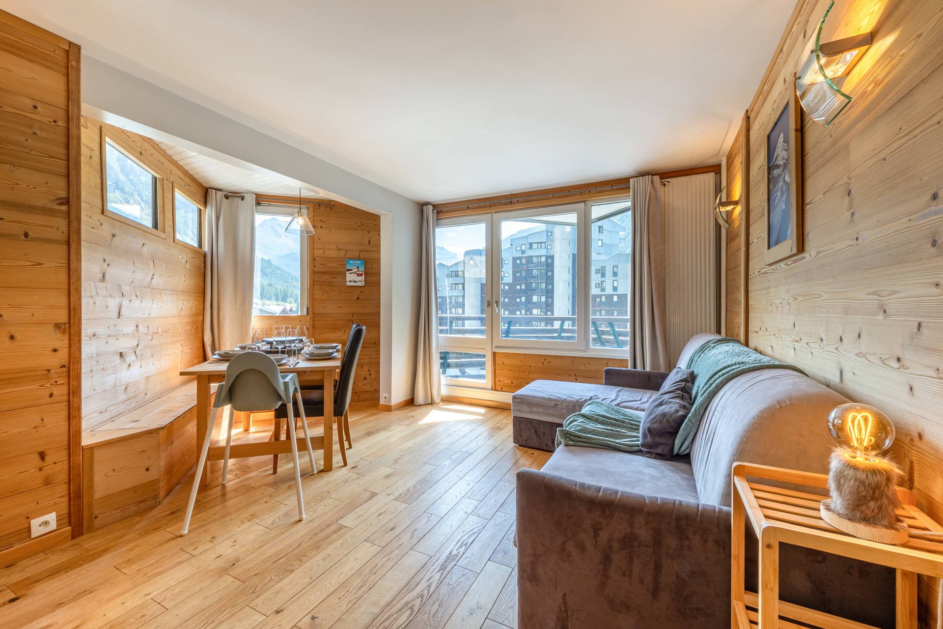 _lv_images__lot_0002340340_01_1454582