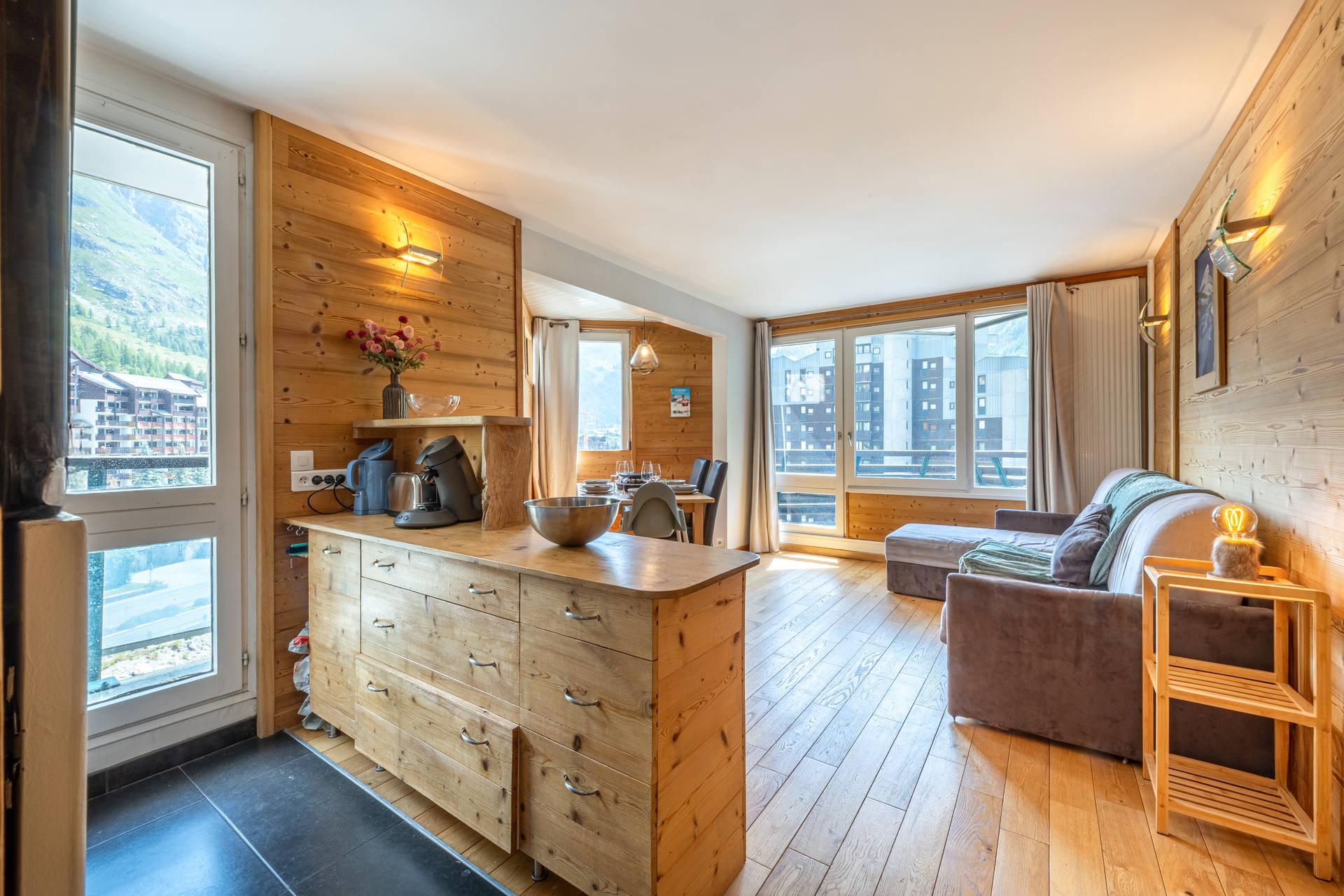 _lv_images__lot_0002340340_02_1454583