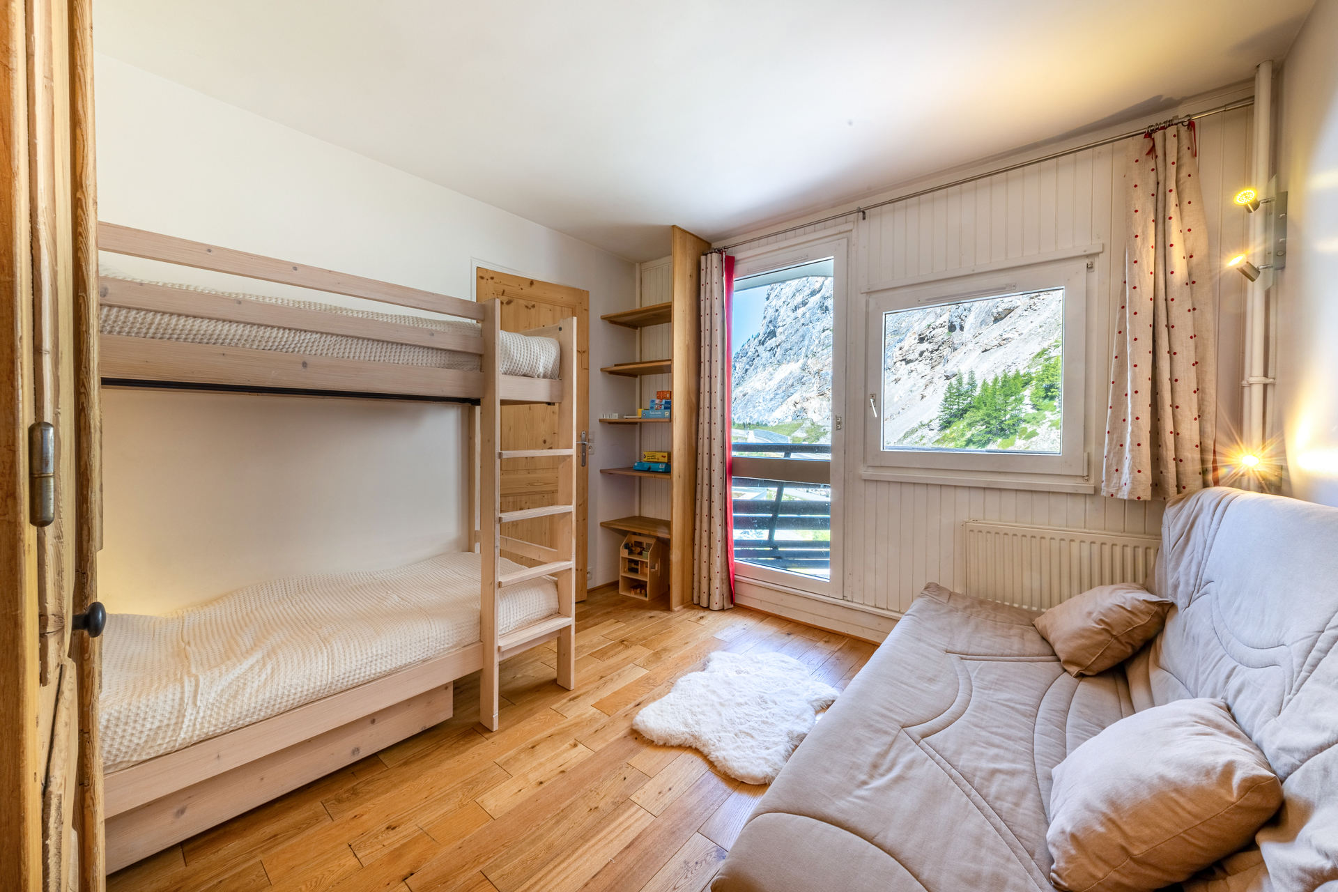 _lv_images__lot_0002340340_06_1454587