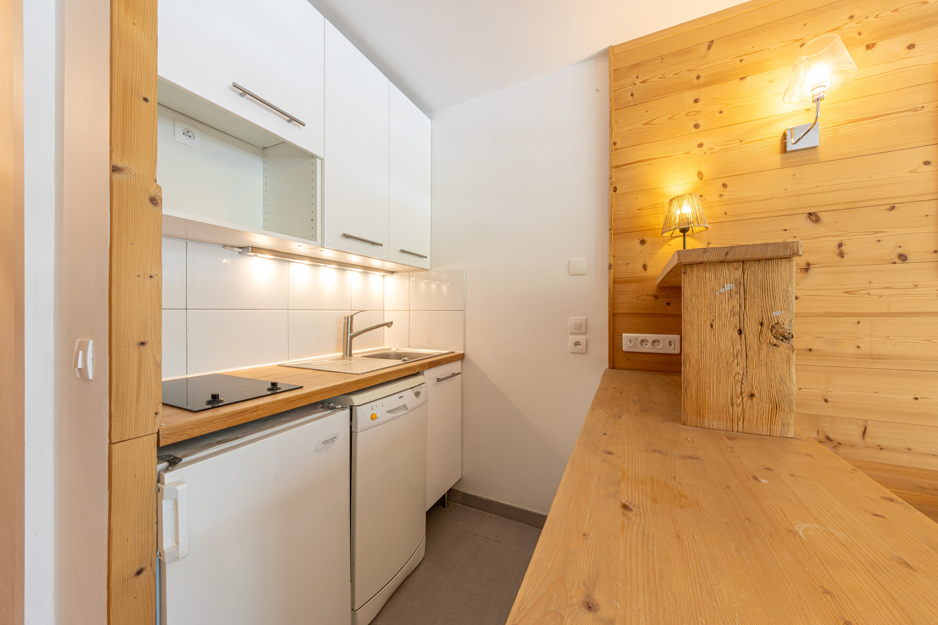 _lv_images__lot_0002340340_11_1454592