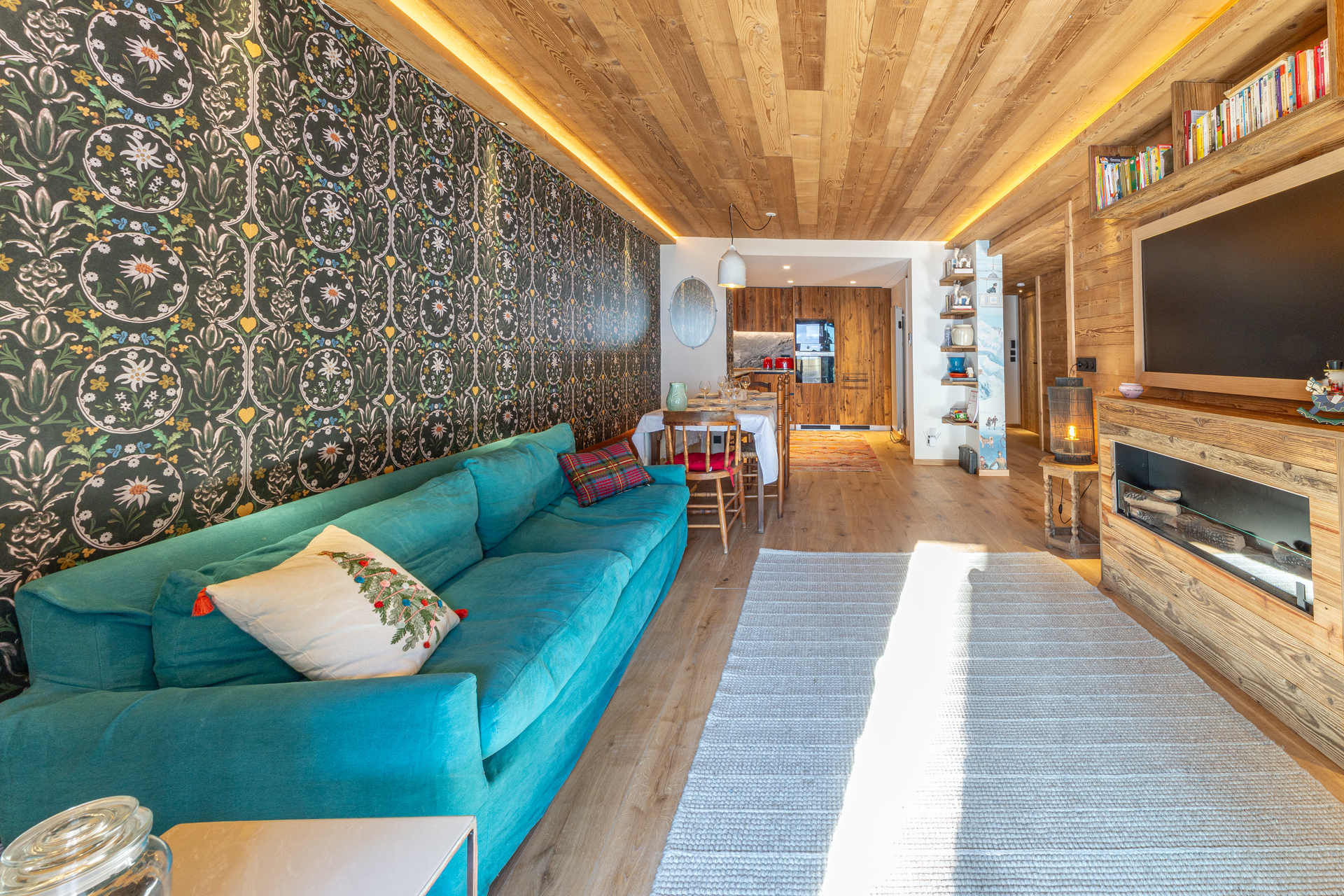 _lv_images__lot_0002340344_02_1455095