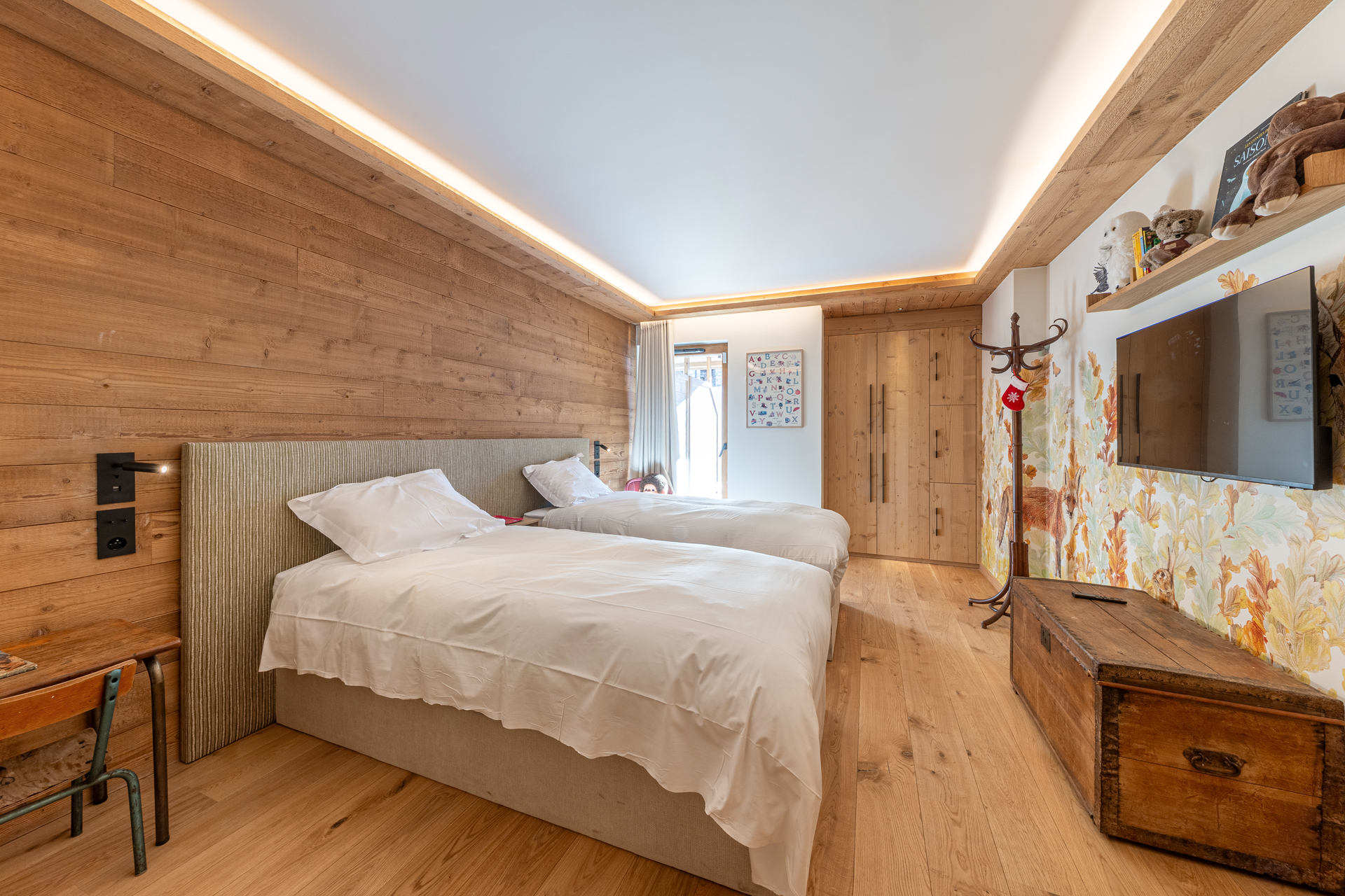 _lv_images__lot_0002340344_11_1455104