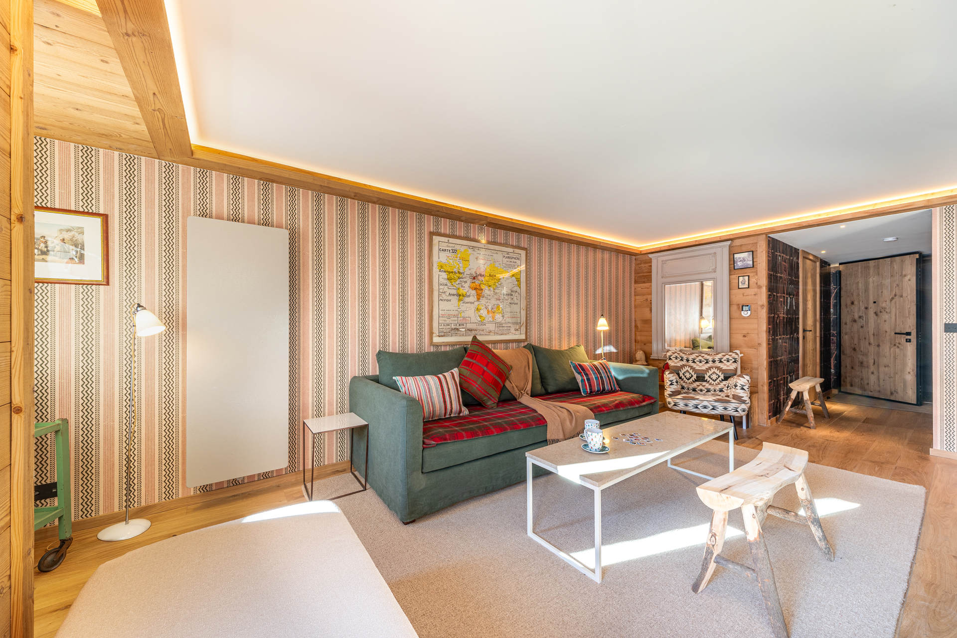 _lv_images__lot_0002340345_05_1454554