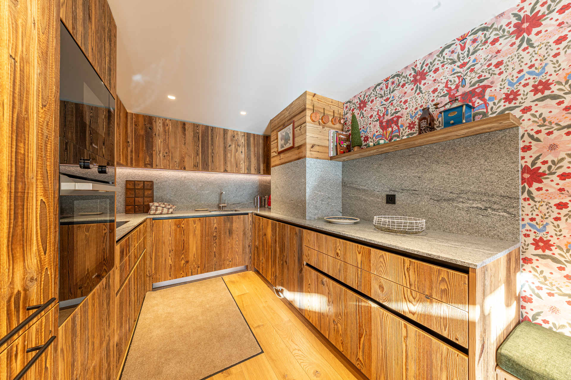 _lv_images__lot_0002340345_08_1454557