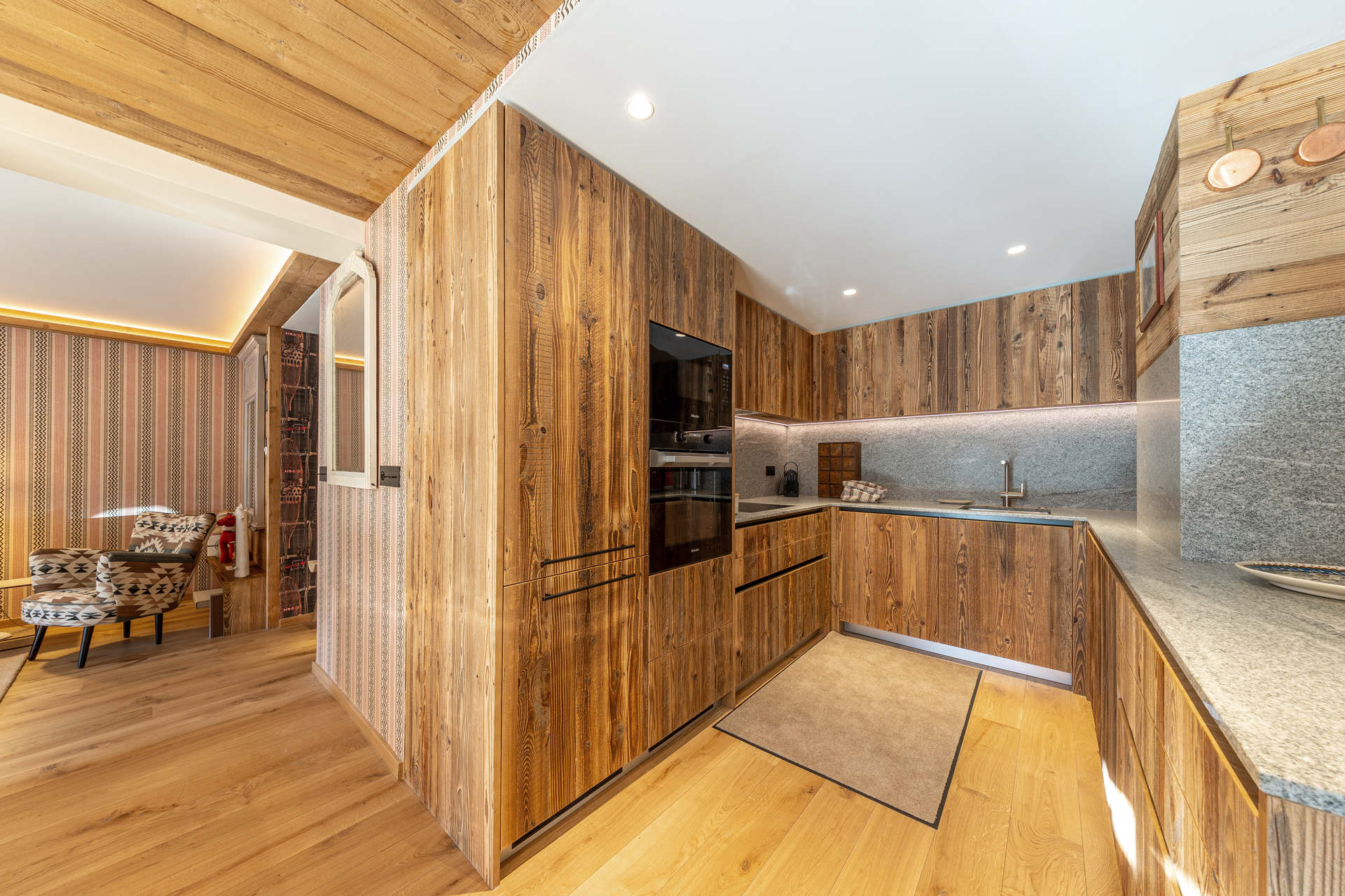 _lv_images__lot_0002340345_09_1454558