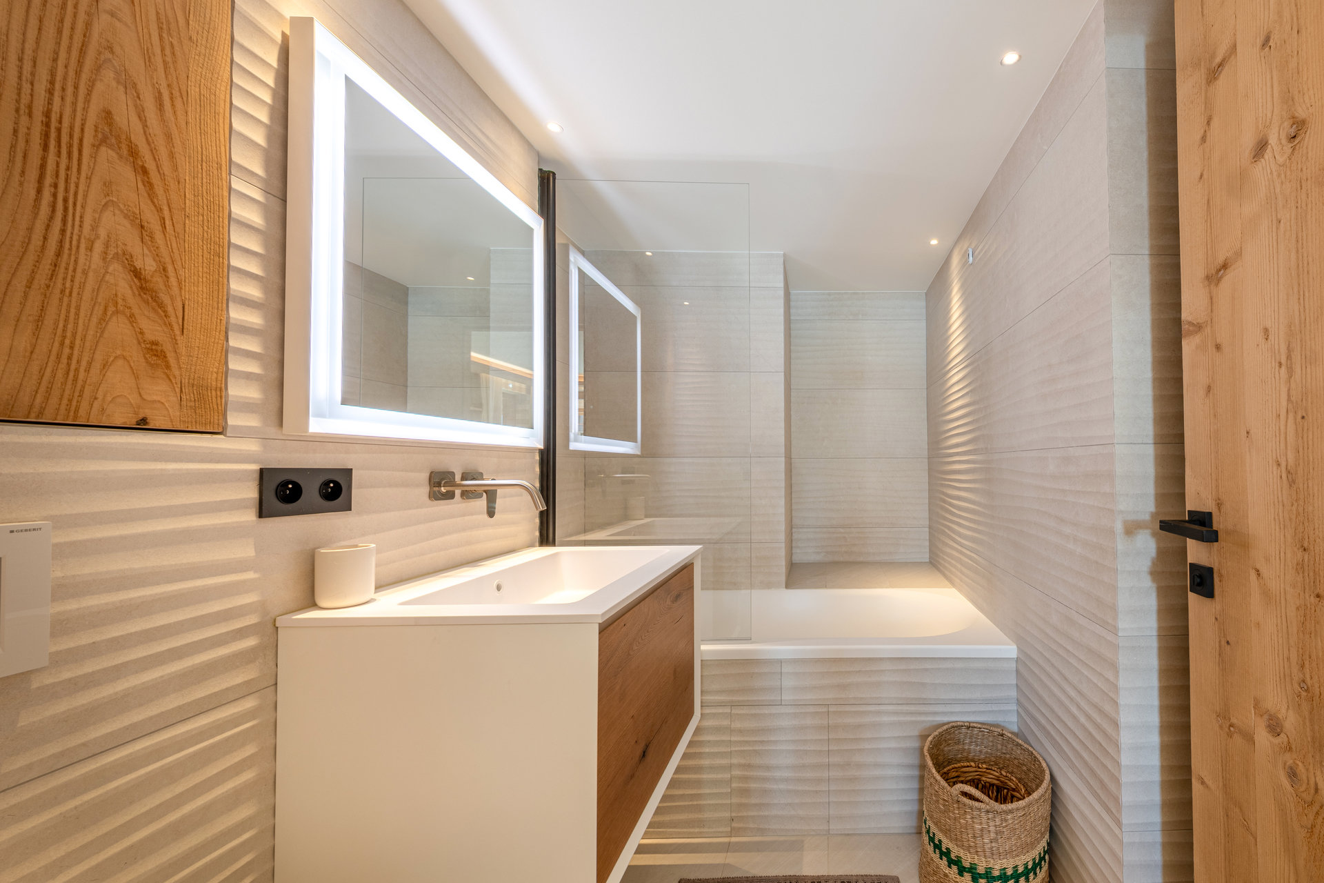 _lv_images__lot_0002340345_11_1454560