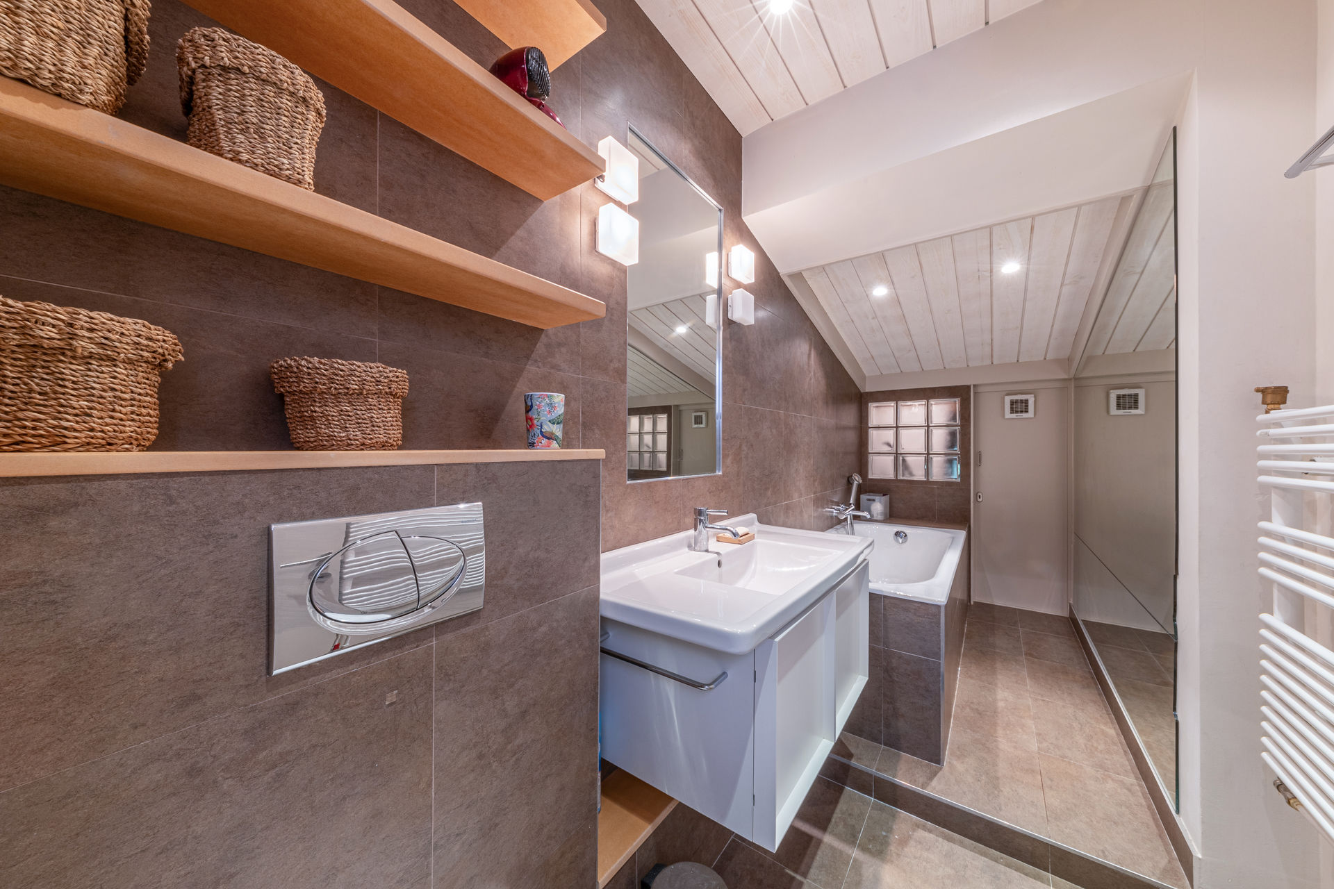 _lv_images__lot_0002340346_15_1454879