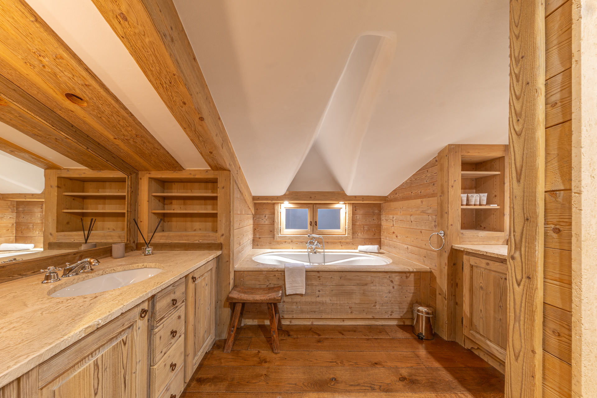 _lv_images__lot_0002340348_09_1454793